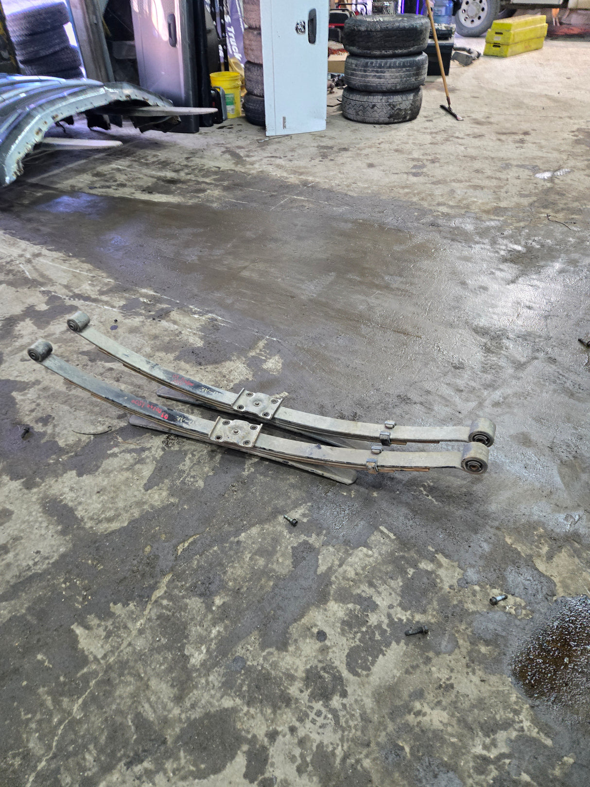 2002-2008 Dodge Ram 1500 Rear Leaf Spring Pair 52113141AD 52113141AE
