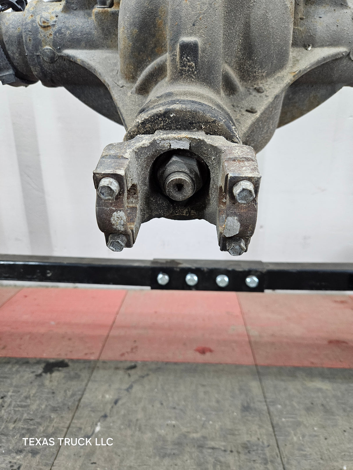 2009-2013 Chevrolet Silverado GMC Sierra 1500 Rear Axle 3.23 Gear Ratio