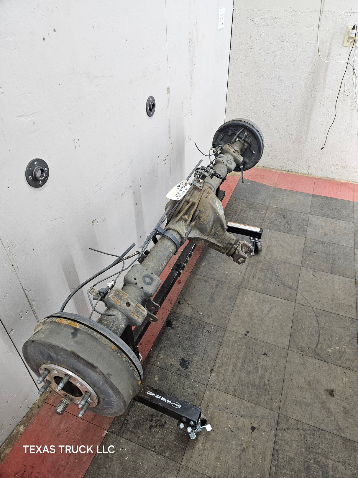 2009-2013 Chevrolet Silverado GMC Sierra 1500 Rear Axle 3.23 Gear Ratio