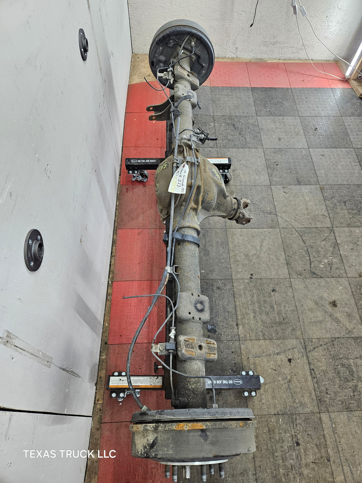 2009-2013 Chevrolet Silverado GMC Sierra 1500 Rear Axle 3.23 Gear Ratio