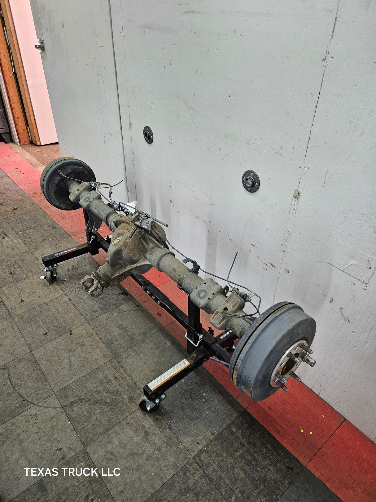 2009-2013 Chevrolet Silverado GMC Sierra 1500 Rear Axle 3.23 Gear Ratio