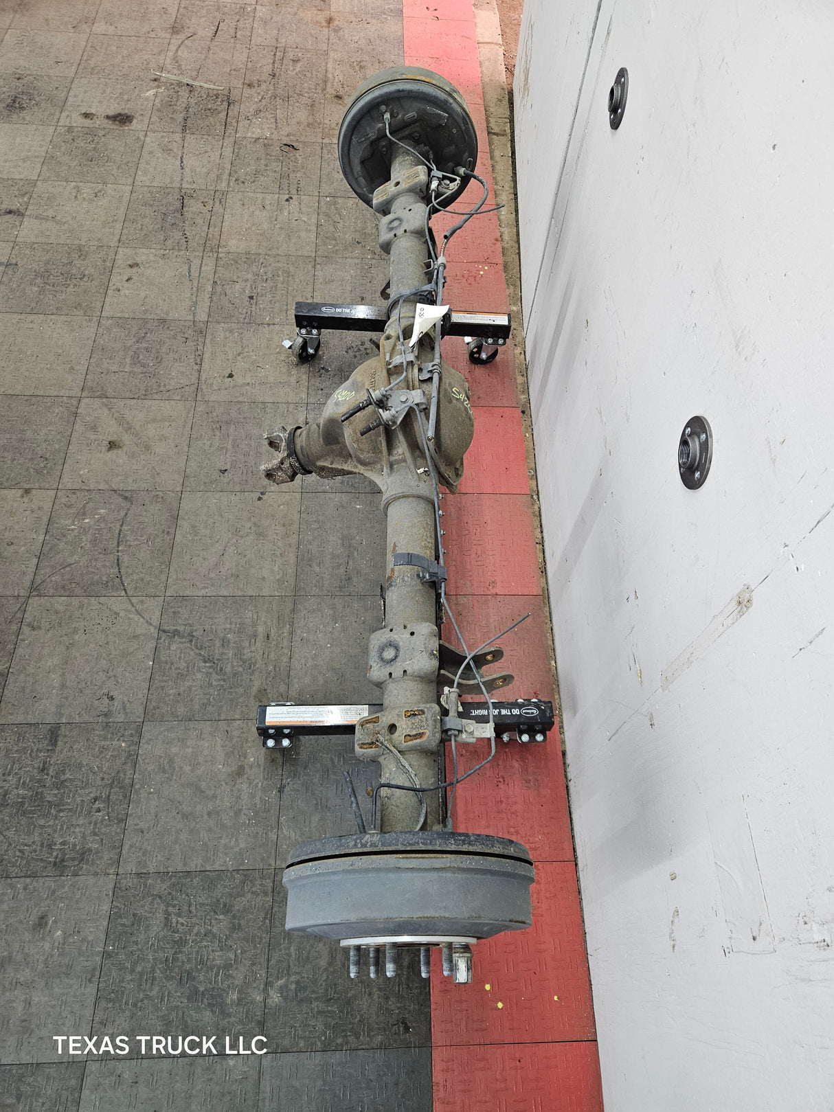 2009-2013 Chevrolet Silverado GMC Sierra 1500 Rear Axle 3.23 Gear Ratio