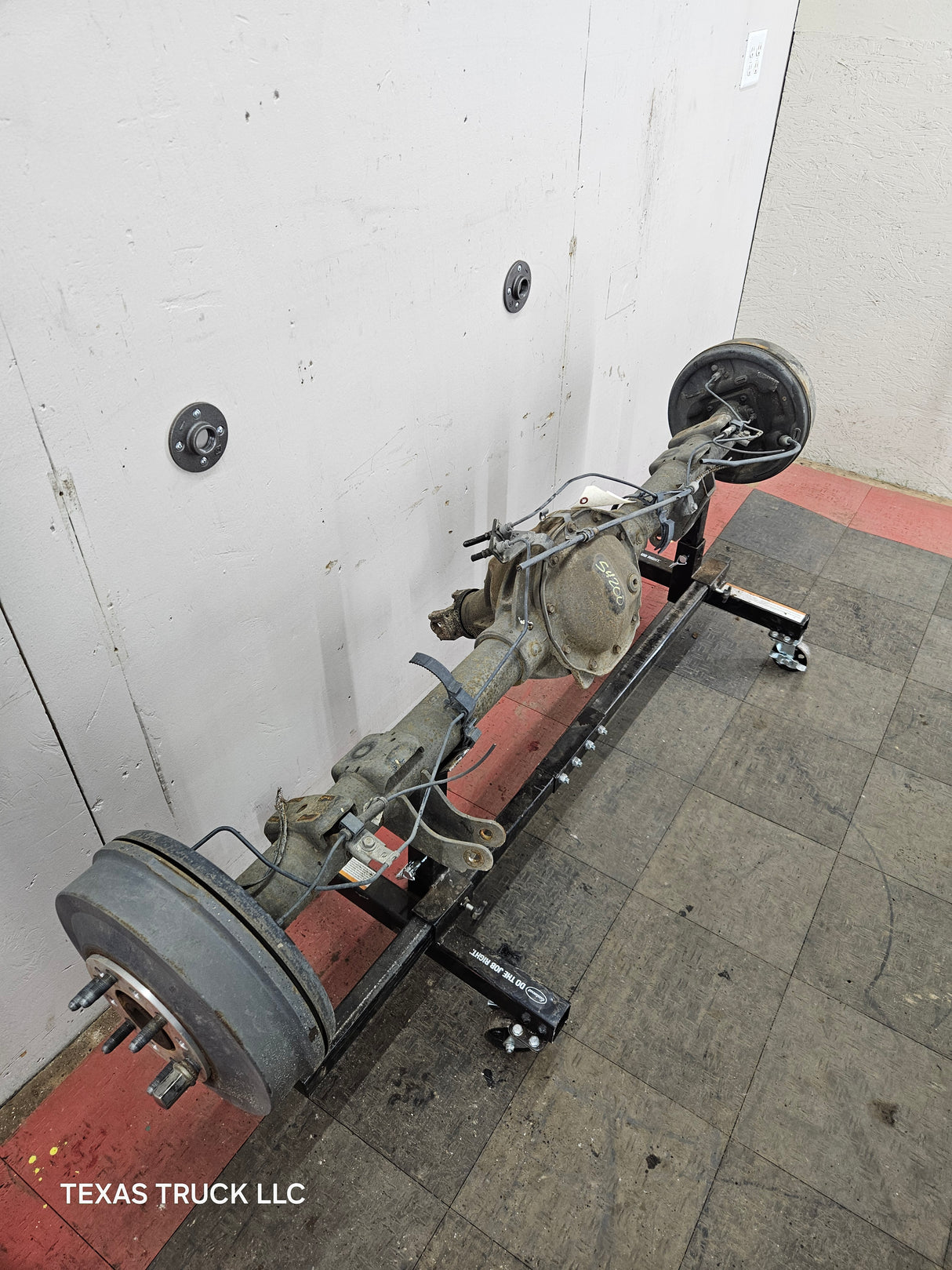 2009-2013 Chevrolet Silverado GMC Sierra 1500 Rear Axle 3.23 Gear Ratio