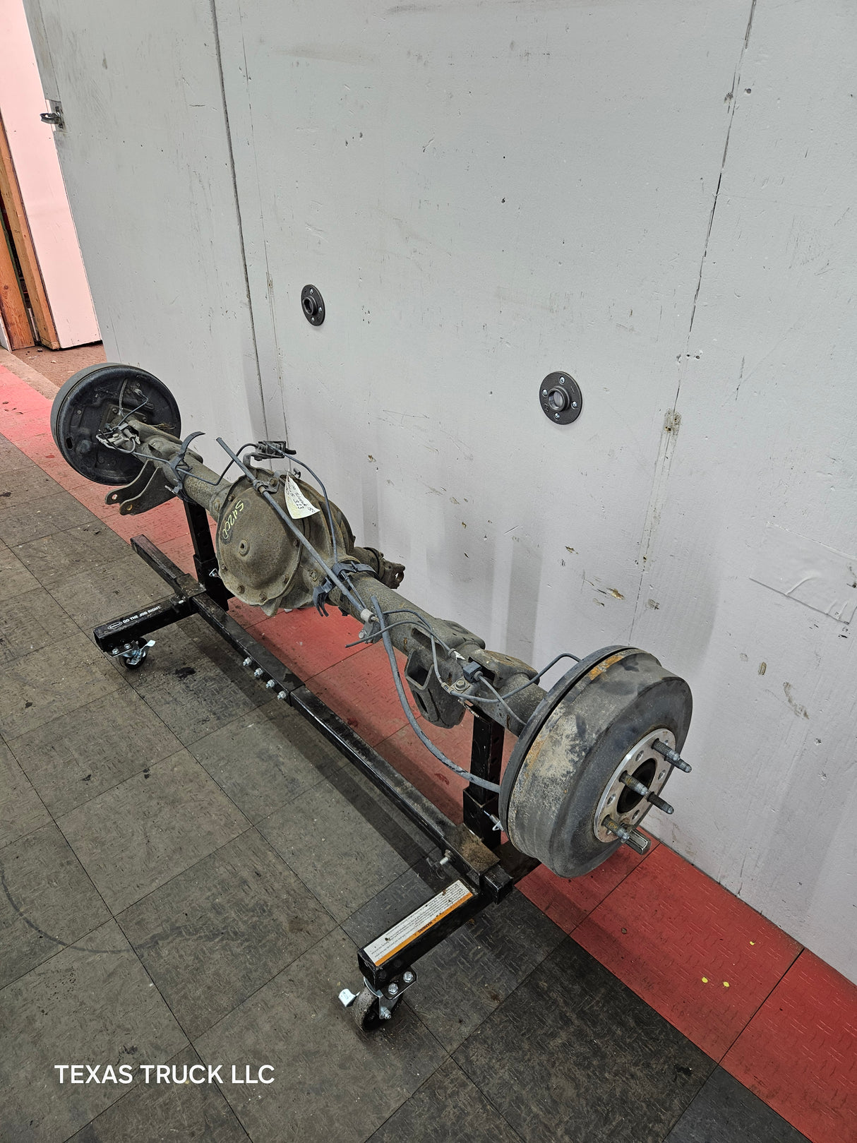 2009-2013 Chevrolet Silverado GMC Sierra 1500 Rear Axle 3.23 Gear Ratio