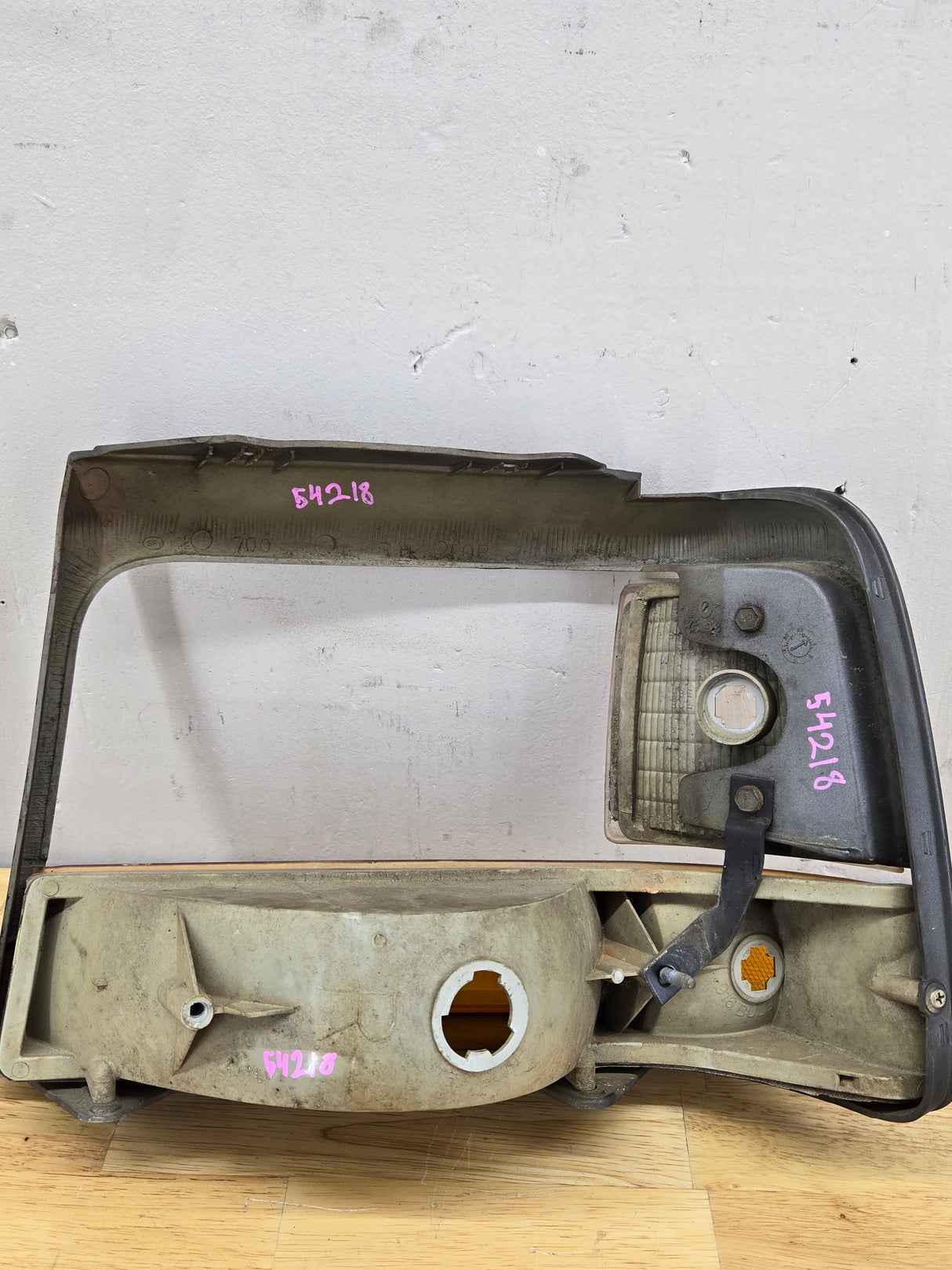 1992-1997 Ford F150 F250 F350 F450 F550 RH Passenger Side Headlight Bezel Corner Marker / Turn signal