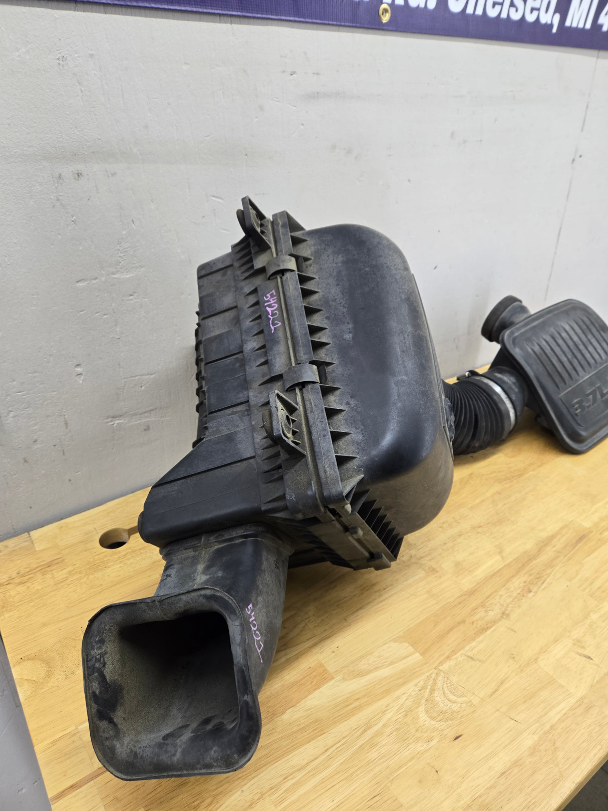 2004-2018 Dodge Ram 1500 2500 3500 Air Intake Box Cleaner