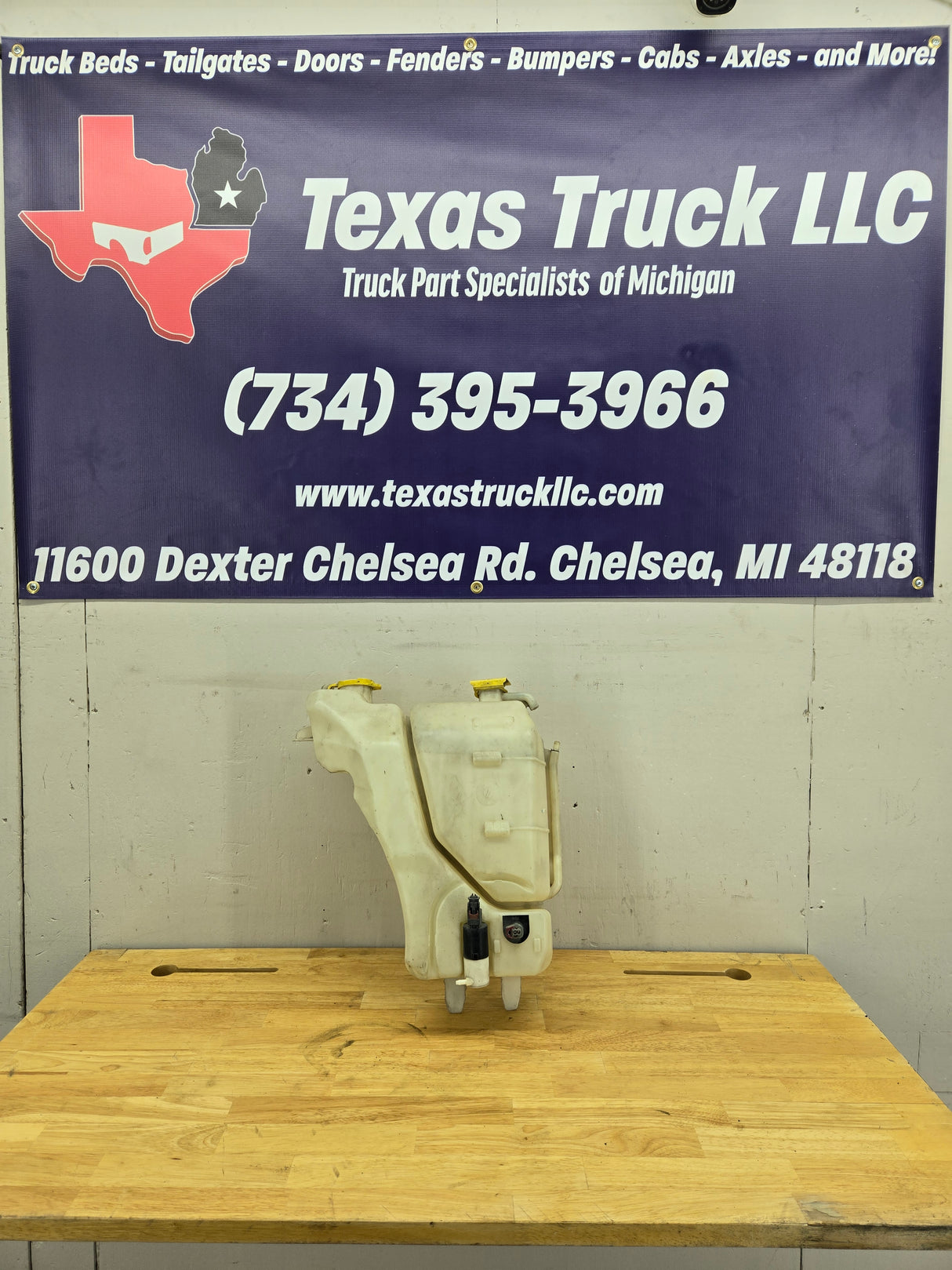 2006-2009 Dodge Ram 1500 Coolant & Washer Reservoir 55056502AE