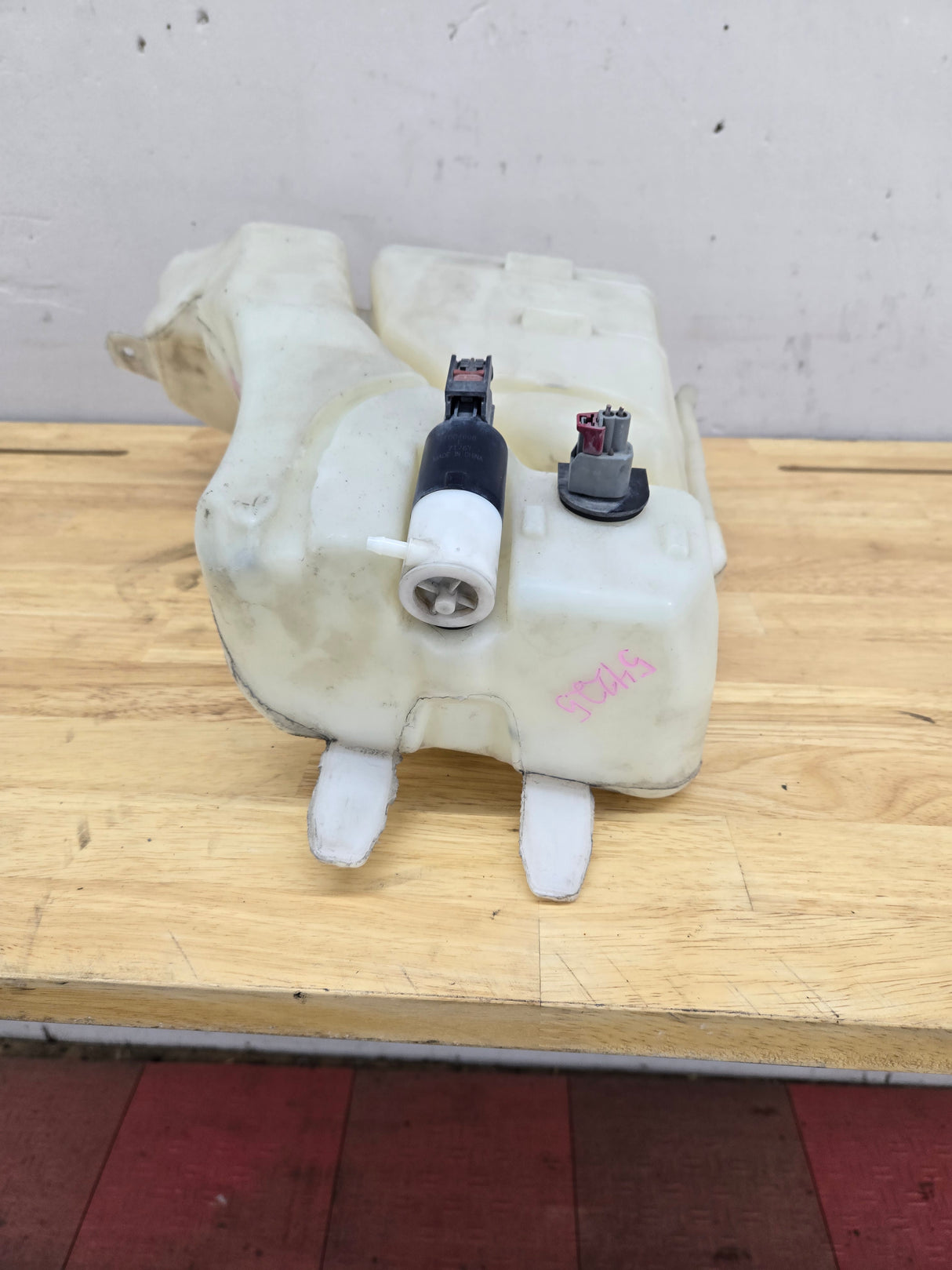 2006-2009 Dodge Ram 1500 Coolant & Washer Reservoir 55056502AE