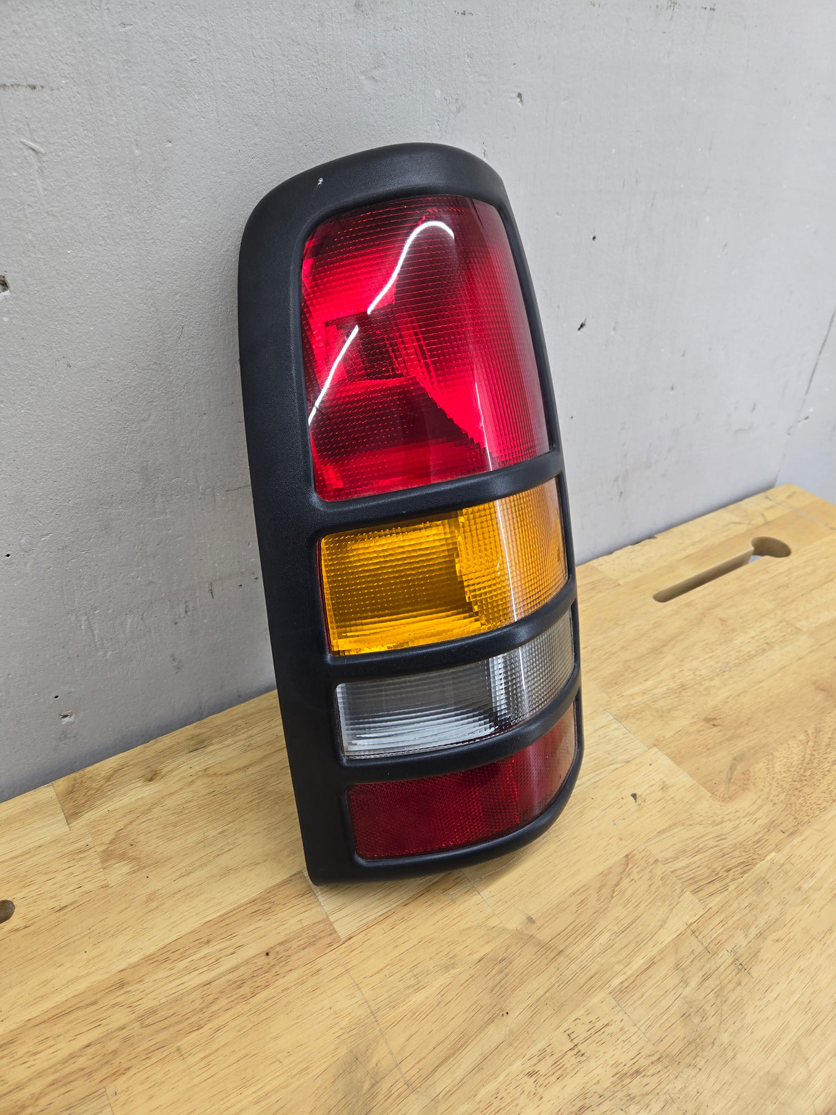 1999-2007 GMC Sierra 1500 2500 3500 LH Drivers side Tail Light 11-6082-00-1A
