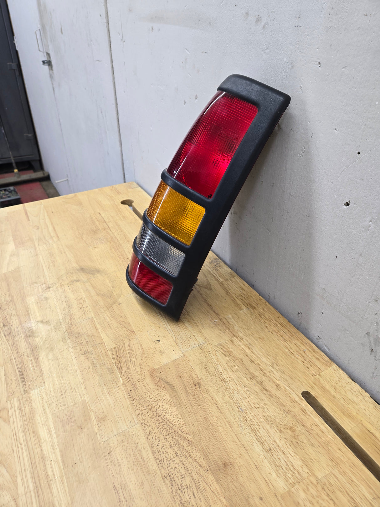 1999-2007 GMC Sierra 1500 2500 3500 LH Drivers side Tail Light 11-6082-00-1A