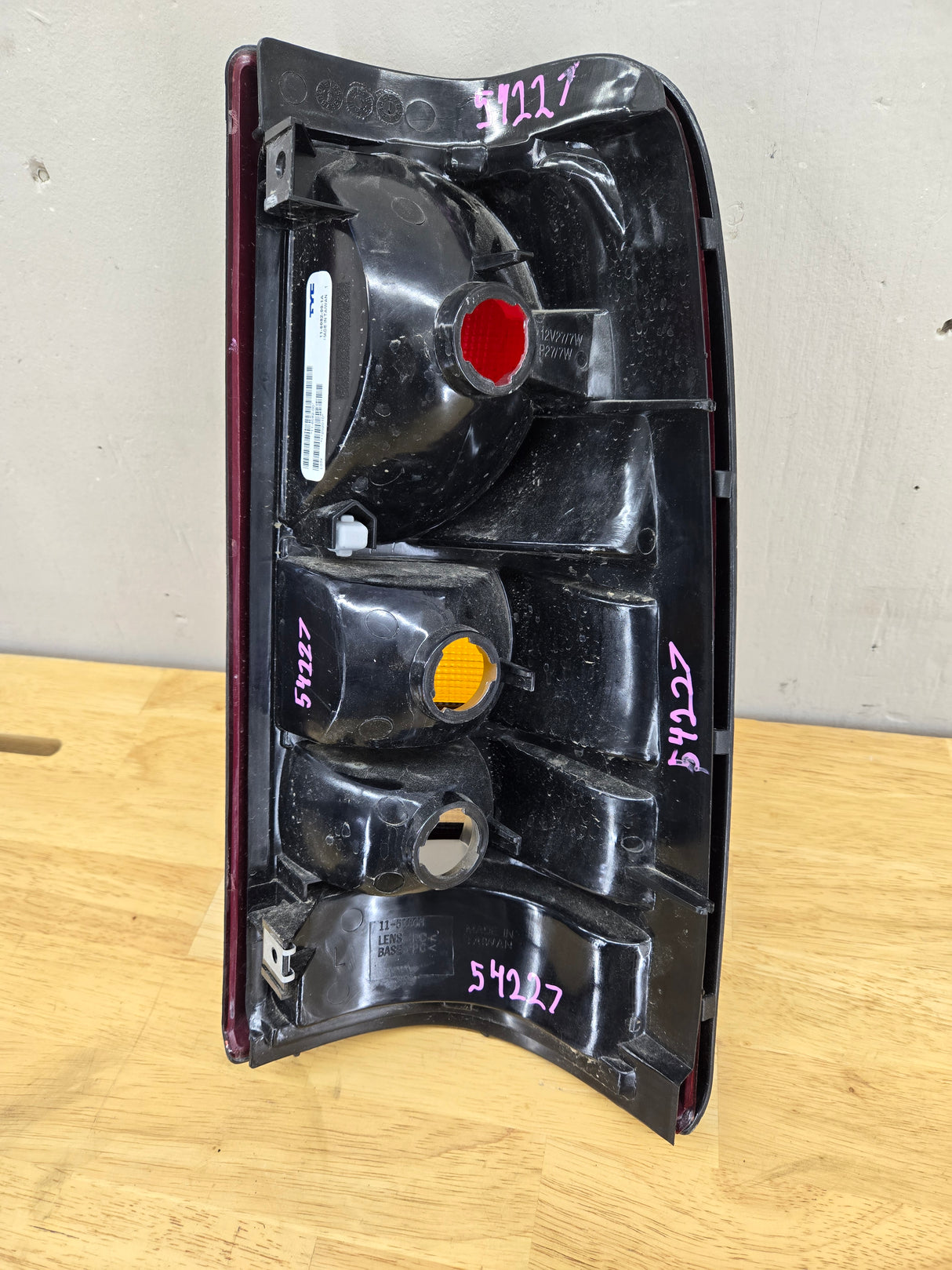 1999-2007 GMC Sierra 1500 2500 3500 LH Drivers side Tail Light 11-6082-00-1A