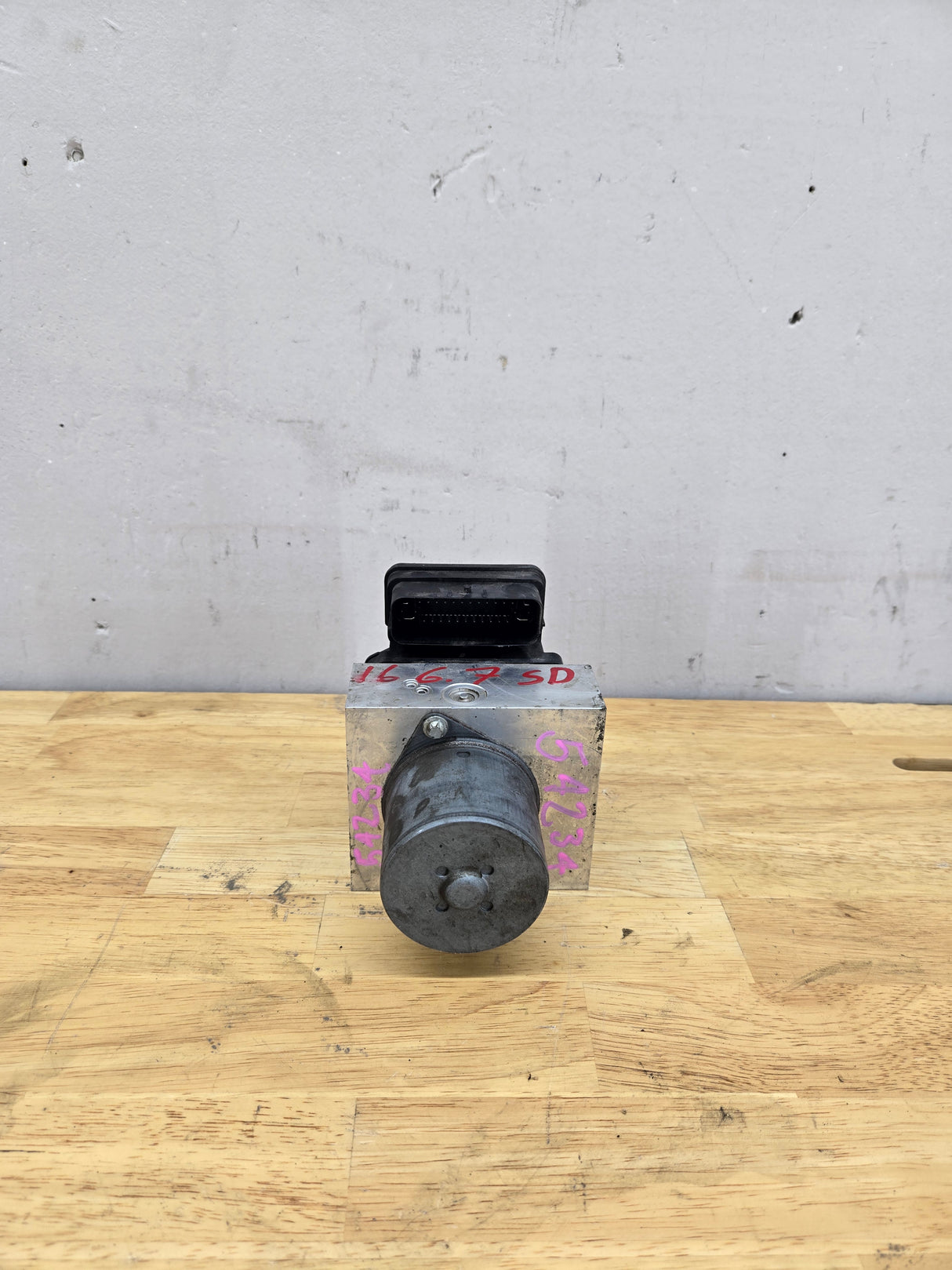 2014-2016 Ford Super Duty F250 F350 ABS Pump Module Control Assembly EC34-2C405-CB