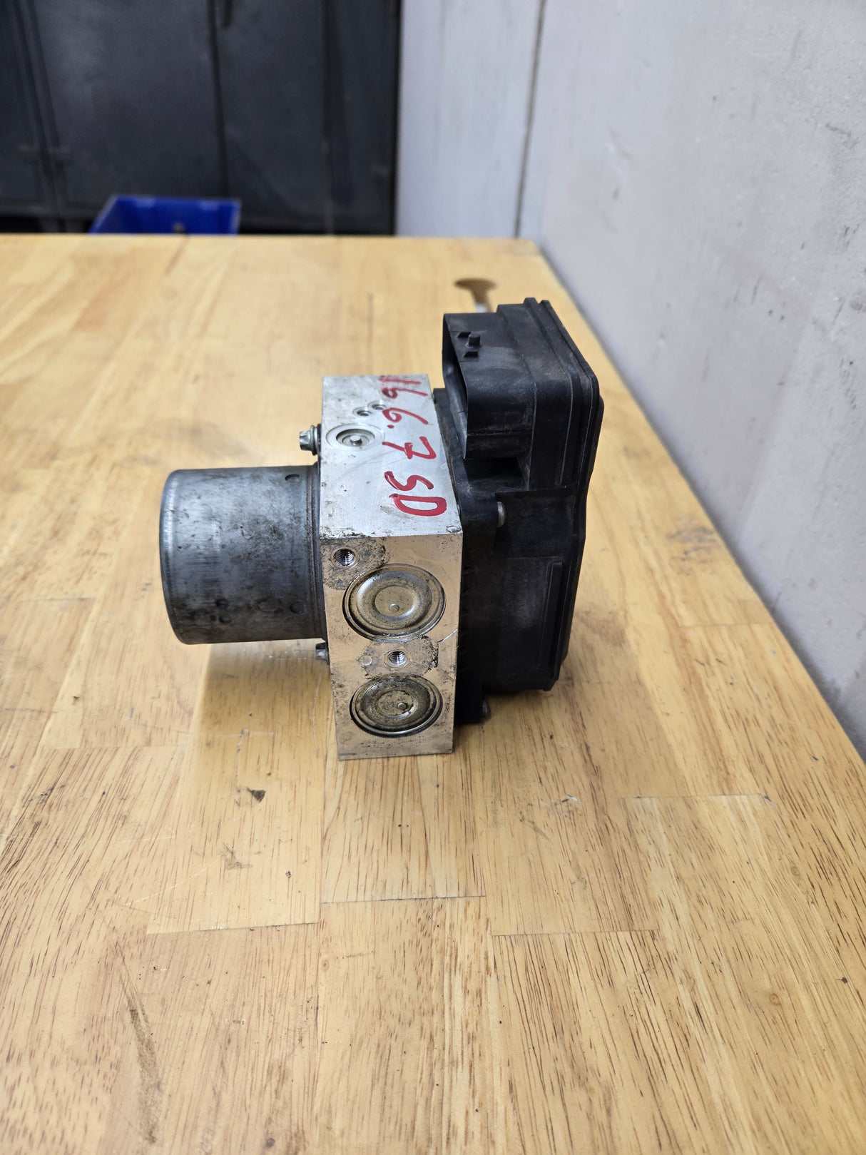 2014-2016 Ford Super Duty F250 F350 ABS Pump Module Control Assembly EC34-2C405-CB