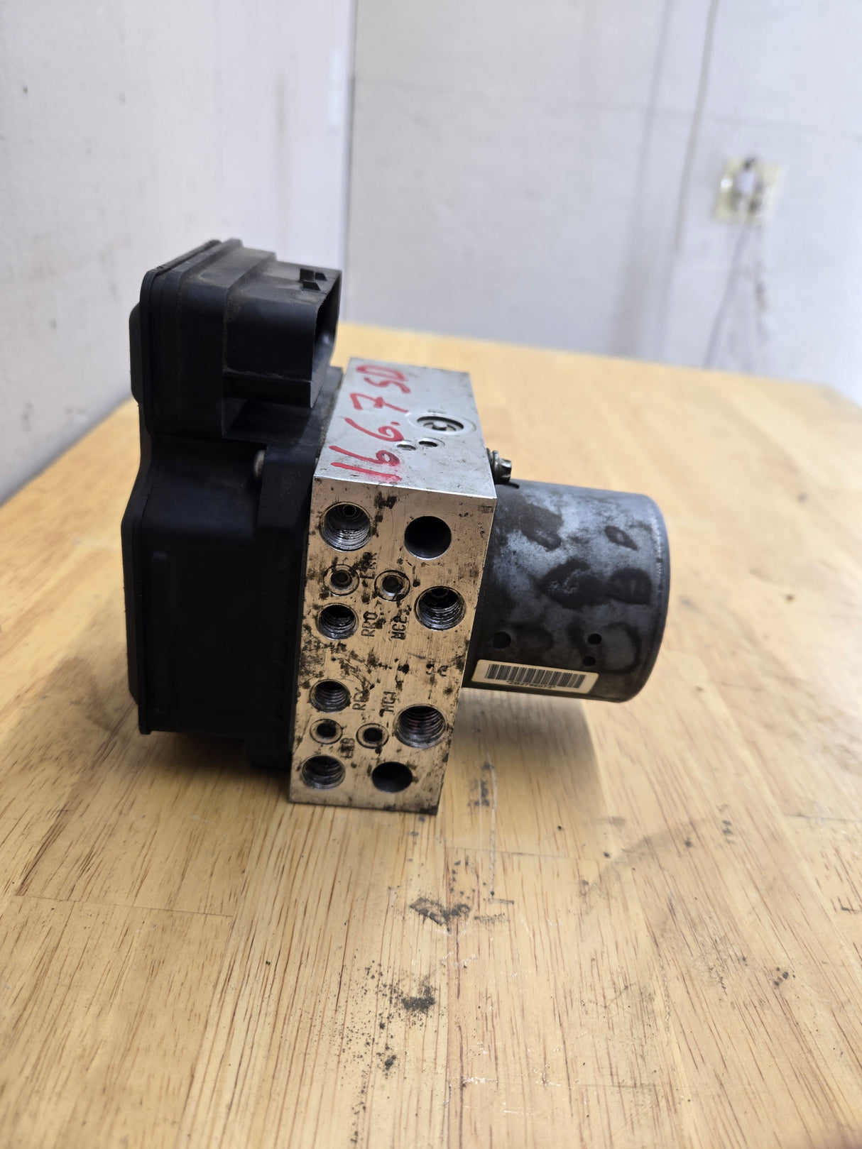 2014-2016 Ford Super Duty F250 F350 ABS Pump Module Control Assembly EC34-2C405-CB