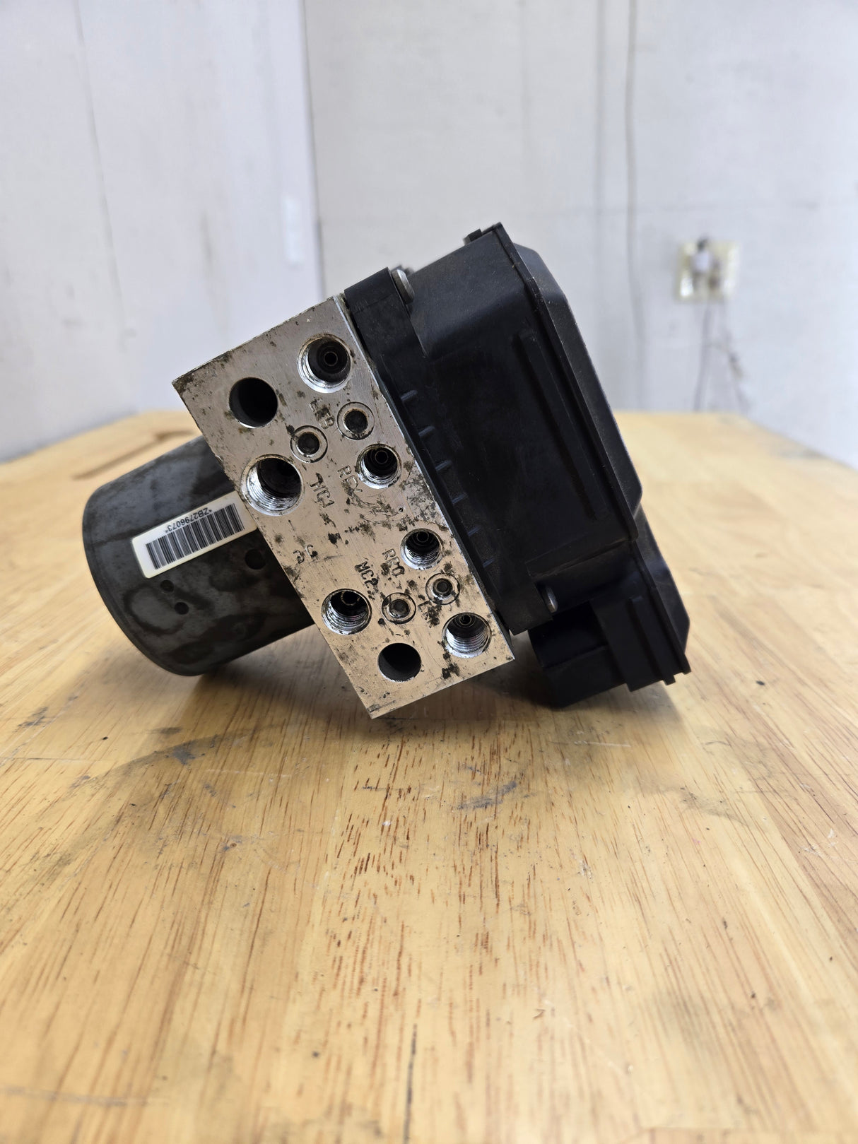 2014-2016 Ford Super Duty F250 F350 ABS Pump Module Control Assembly EC34-2C405-CB