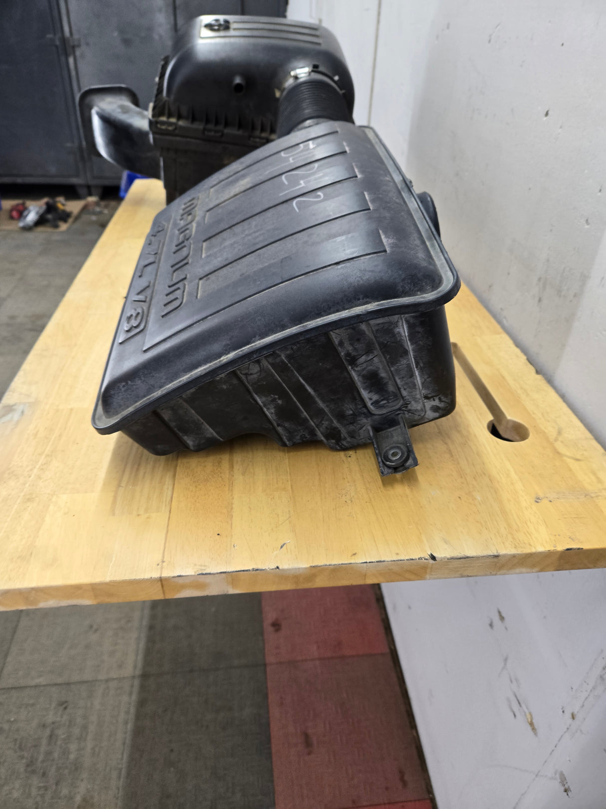 2004-2018 Dodge Ram 1500 2500 3500 Air Intake Box Cleaner