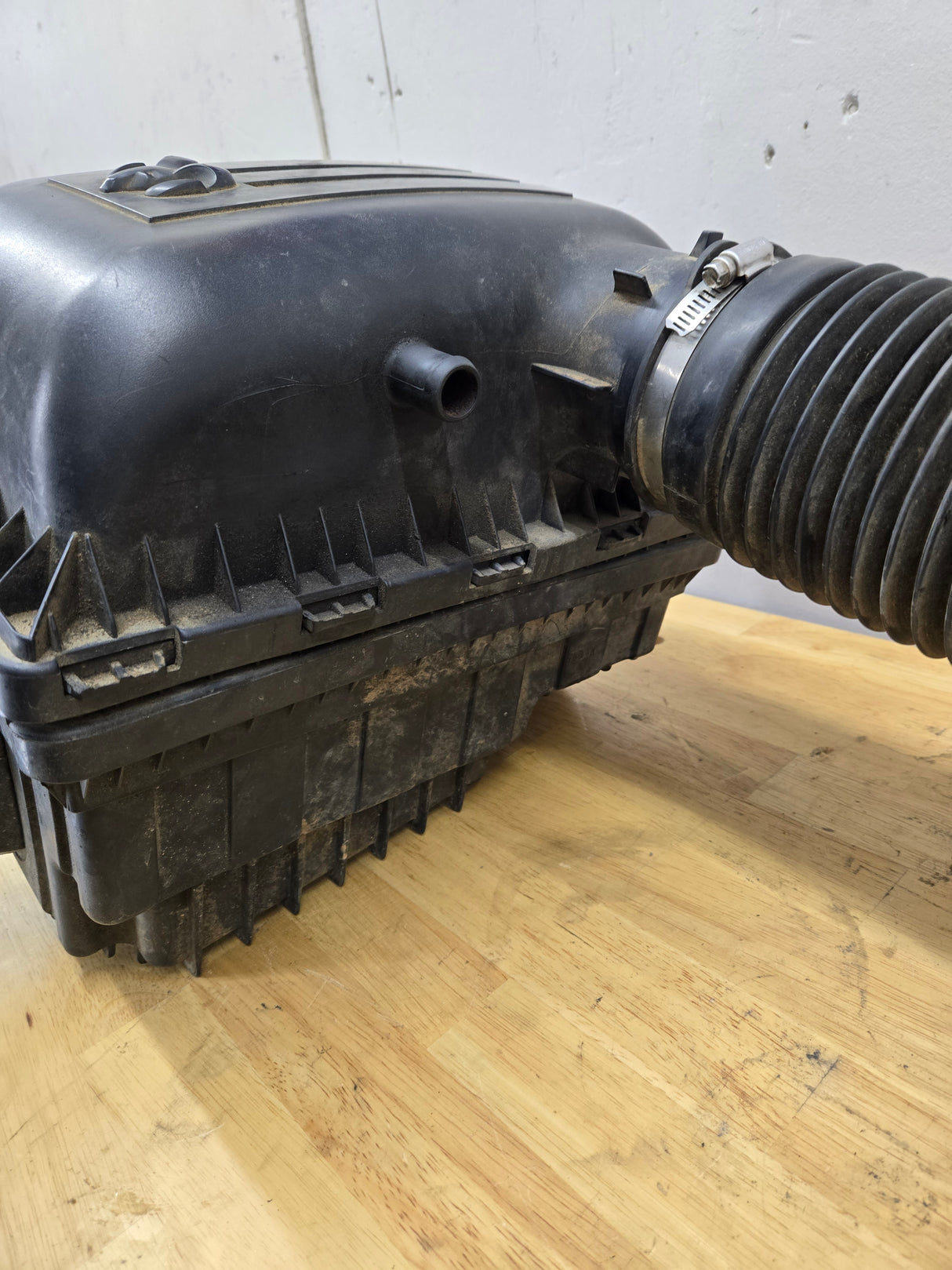 2004-2018 Dodge Ram 1500 2500 3500 Air Intake Box Cleaner