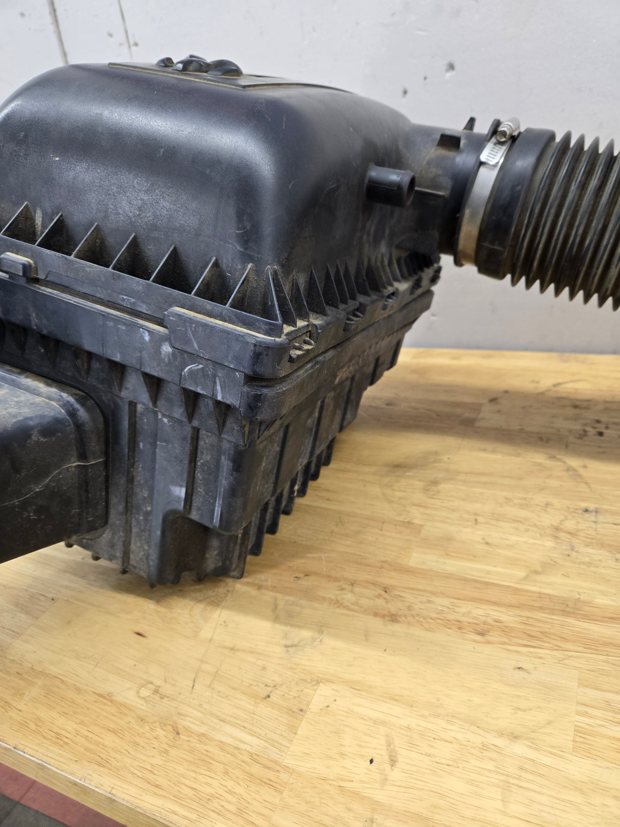 2004-2018 Dodge Ram 1500 2500 3500 Air Intake Box Cleaner