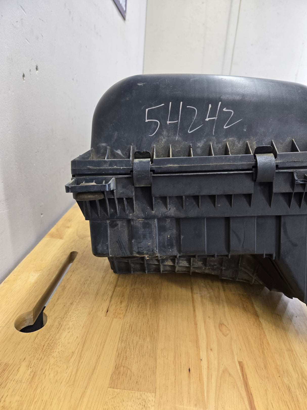 2004-2018 Dodge Ram 1500 2500 3500 Air Intake Box Cleaner