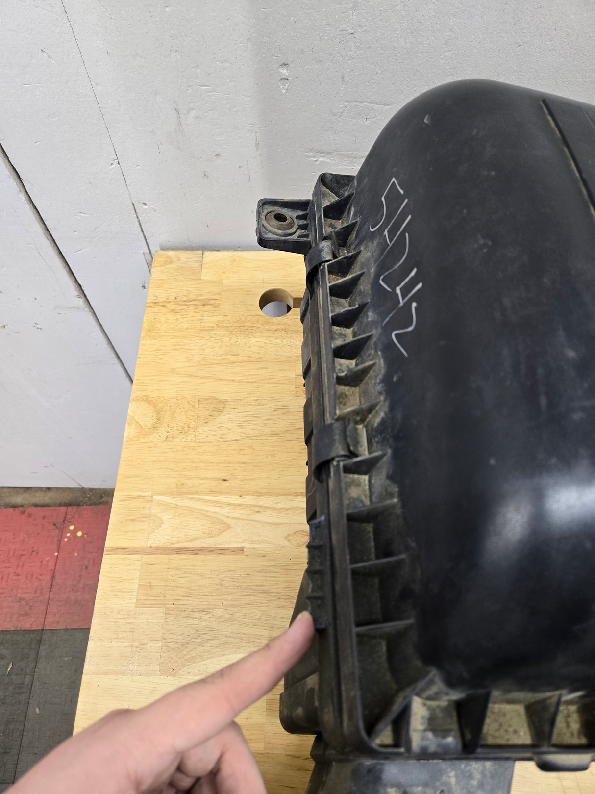 2004-2018 Dodge Ram 1500 2500 3500 Air Intake Box Cleaner