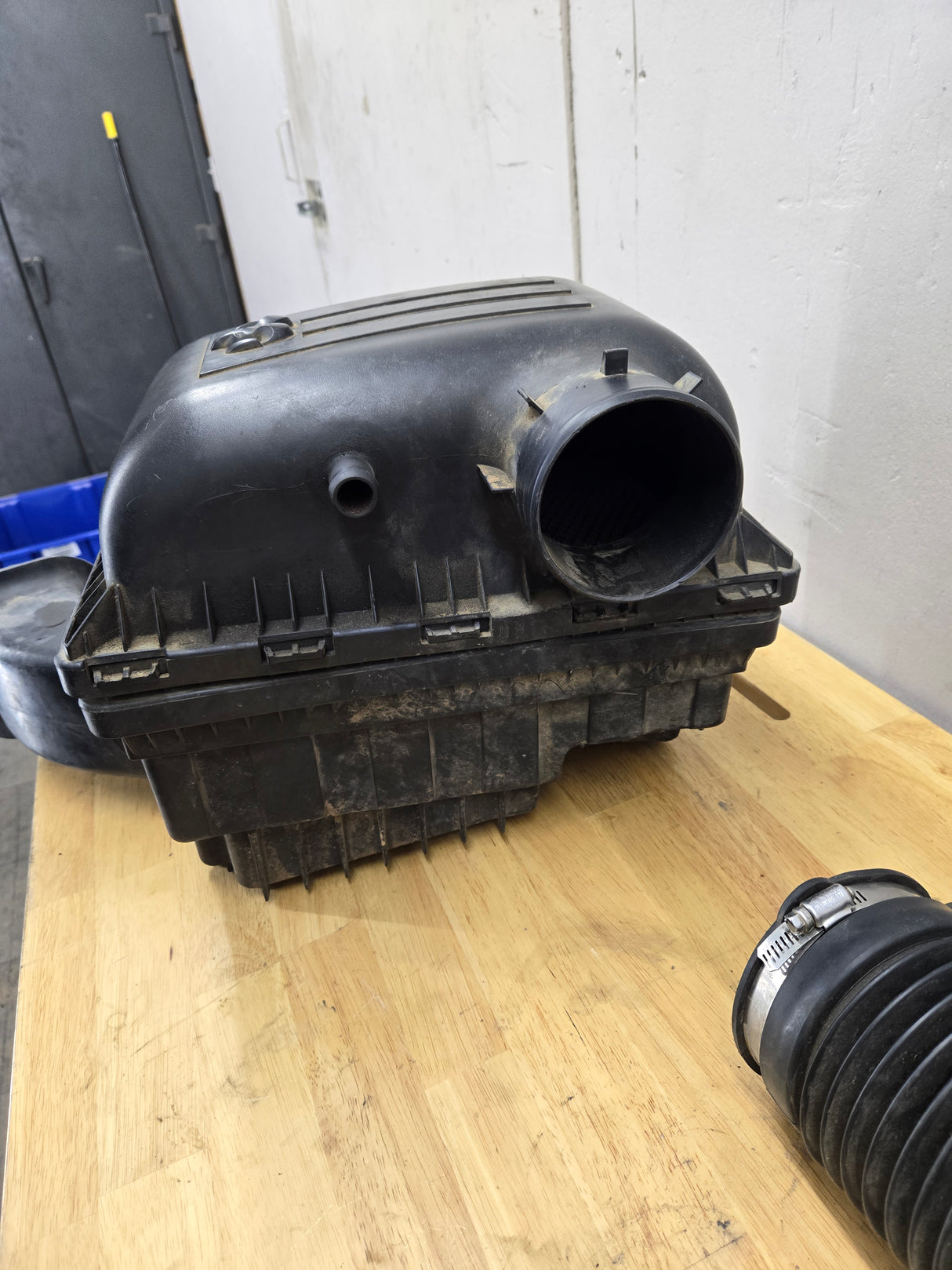 2004-2018 Dodge Ram 1500 2500 3500 Air Intake Box Cleaner