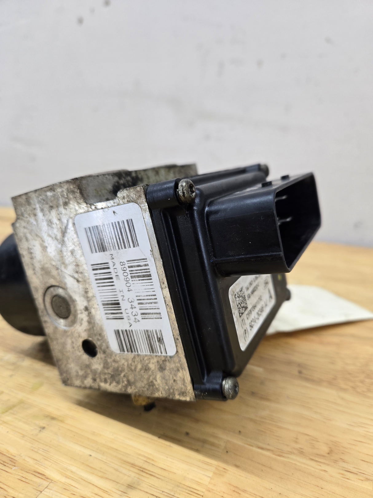 2005-2007 Ford Super Duty F250 F350 ABS Pump Module Control Assembly 5C34-2C346-AJ