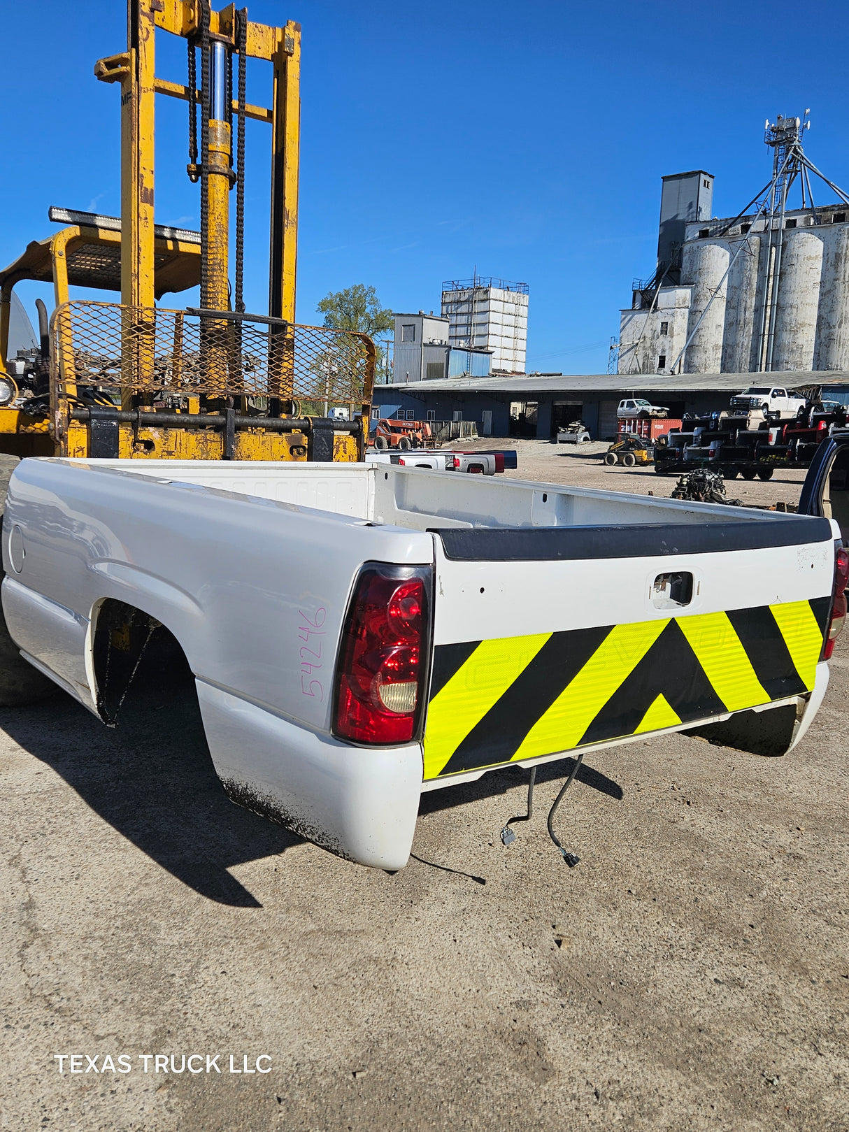 1999-2007 Chevrolet Silverado / GMC Sierra 1500 2500 3500 HD 8' Long Bed Truck Bed and Tailgate