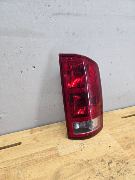 2002-2006 Dodge Ram 1500 2500 3500 RH Passenger Side Tail Light