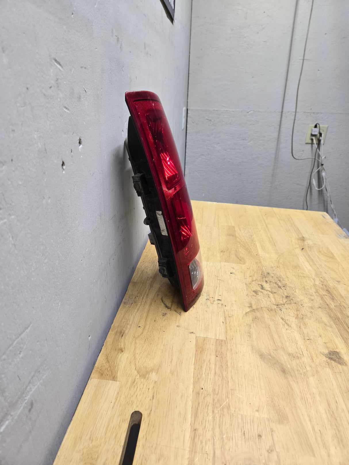 2002-2006 Dodge Ram 1500 2500 3500 RH Passenger Side Tail Light