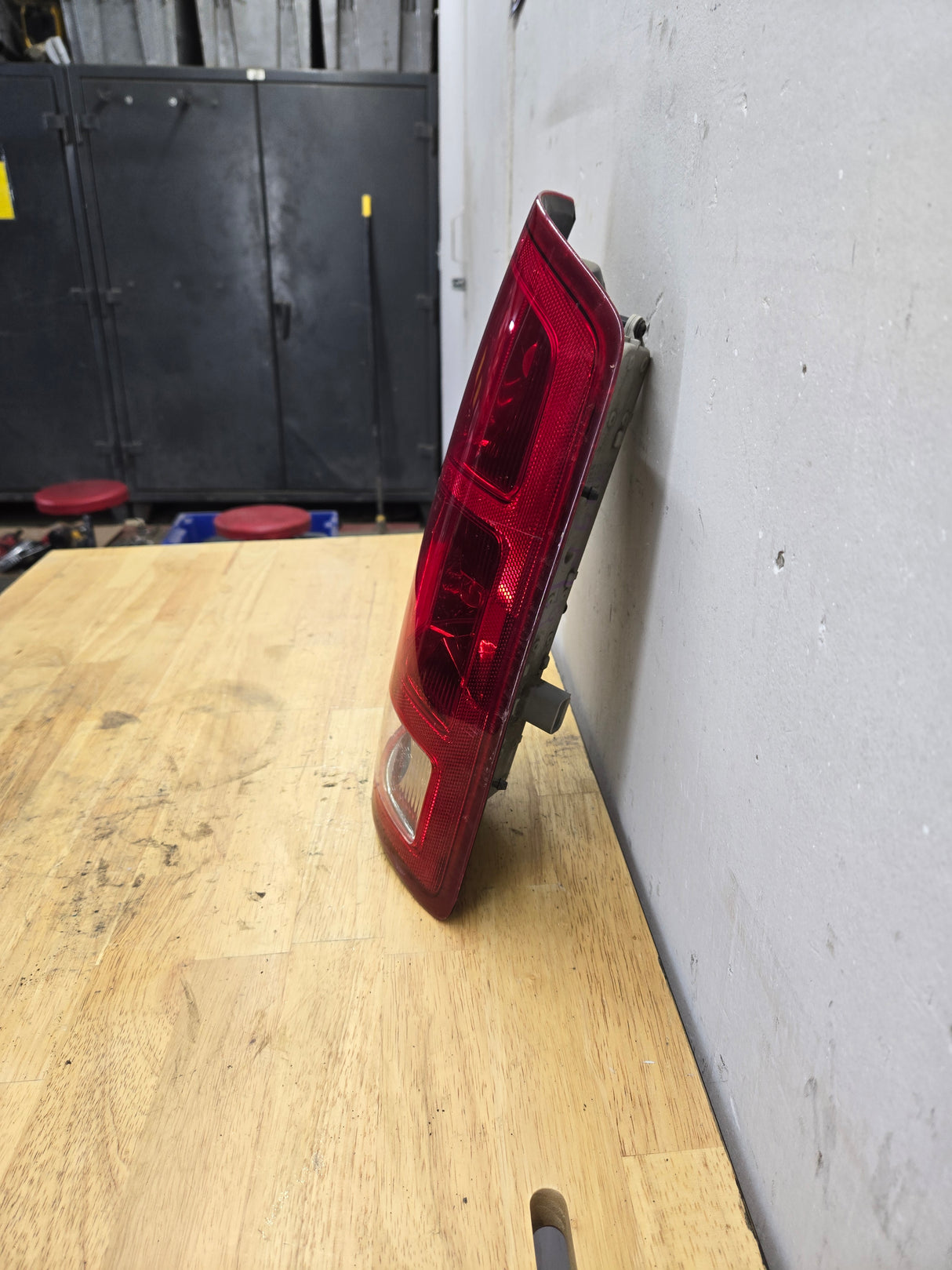 2002-2006 Dodge Ram 1500 2500 3500 RH Passenger Side Tail Light