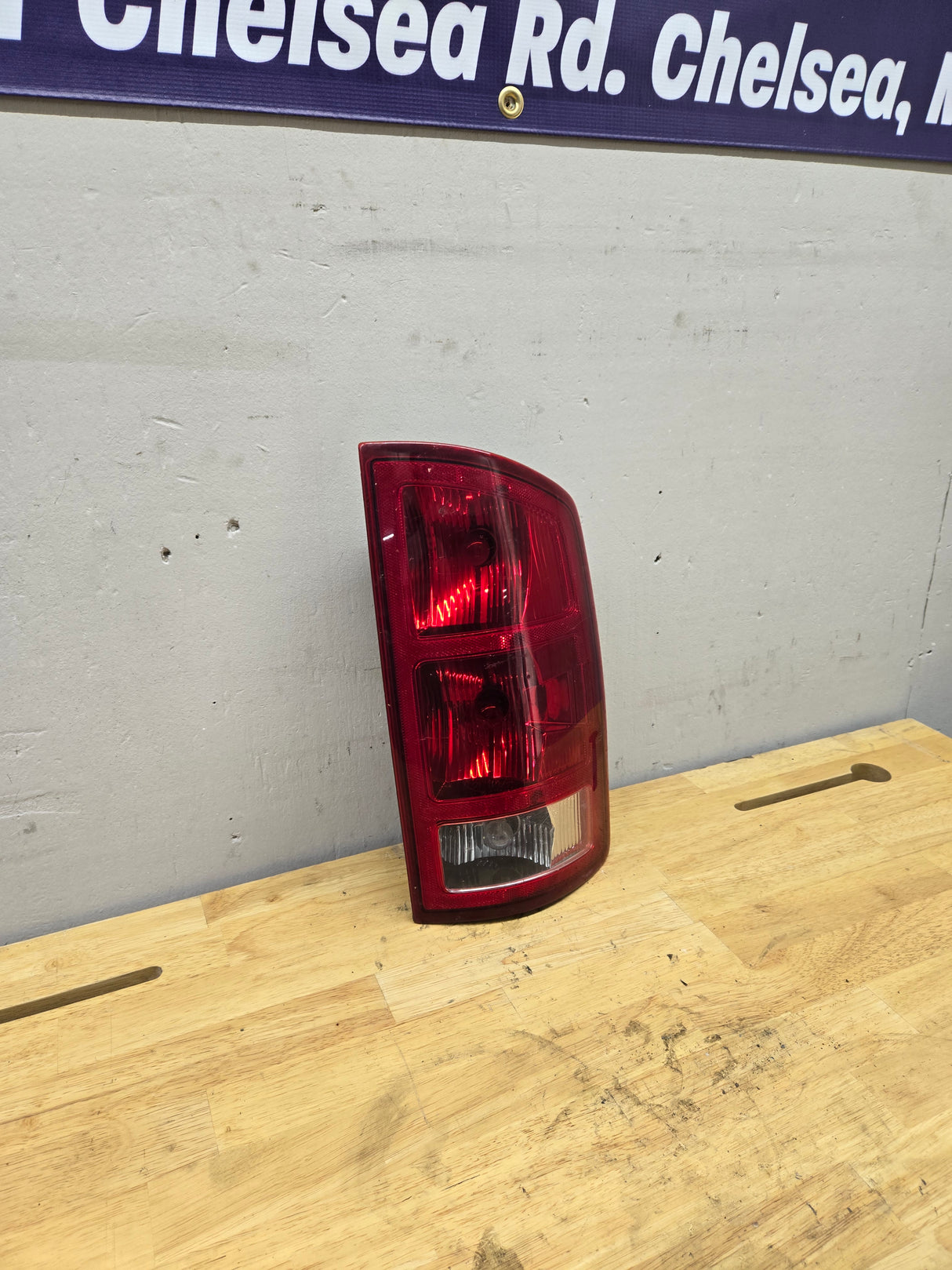 2002-2006 Dodge Ram 1500 2500 3500 RH Passenger Side Tail Light