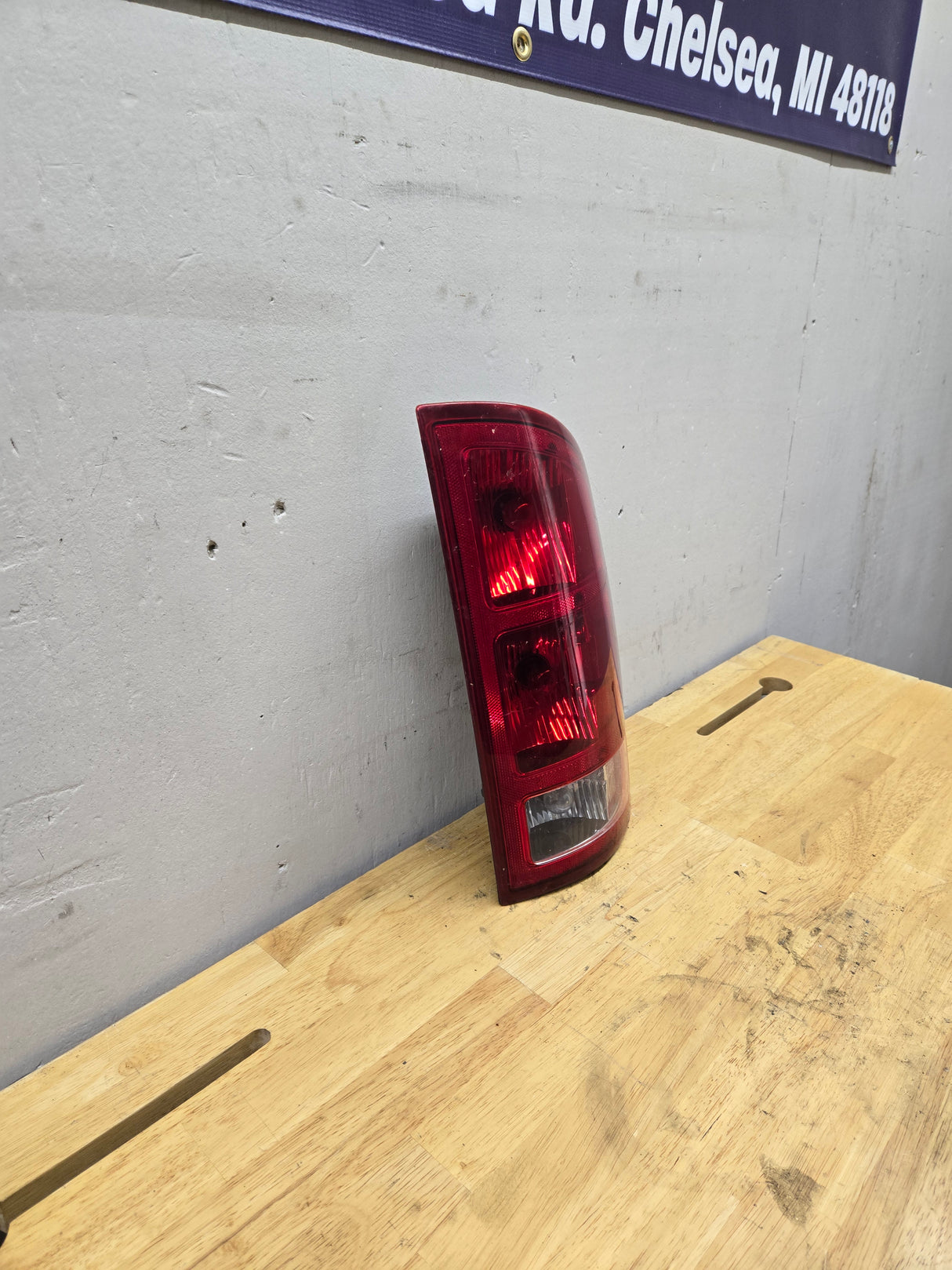 2002-2006 Dodge Ram 1500 2500 3500 RH Passenger Side Tail Light