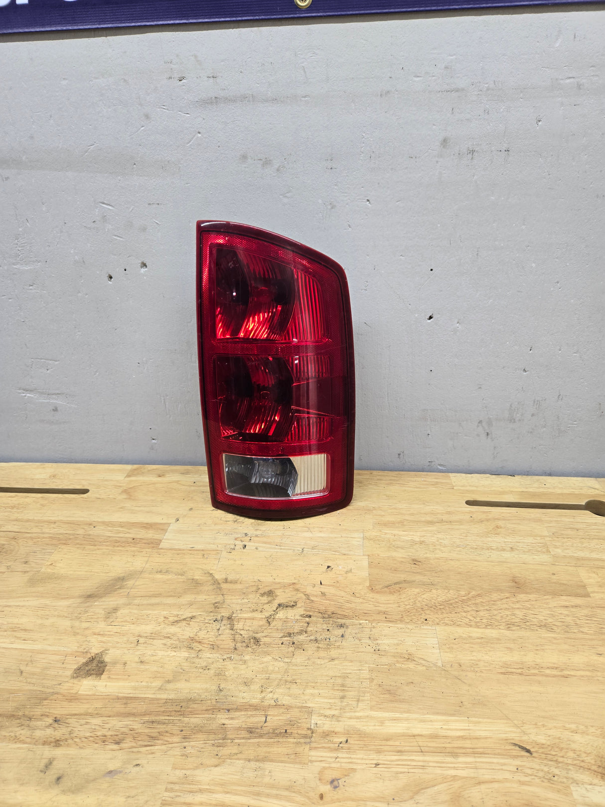 2002-2006 Dodge Ram 1500 2500 3500 RH Passenger Side Tail Light