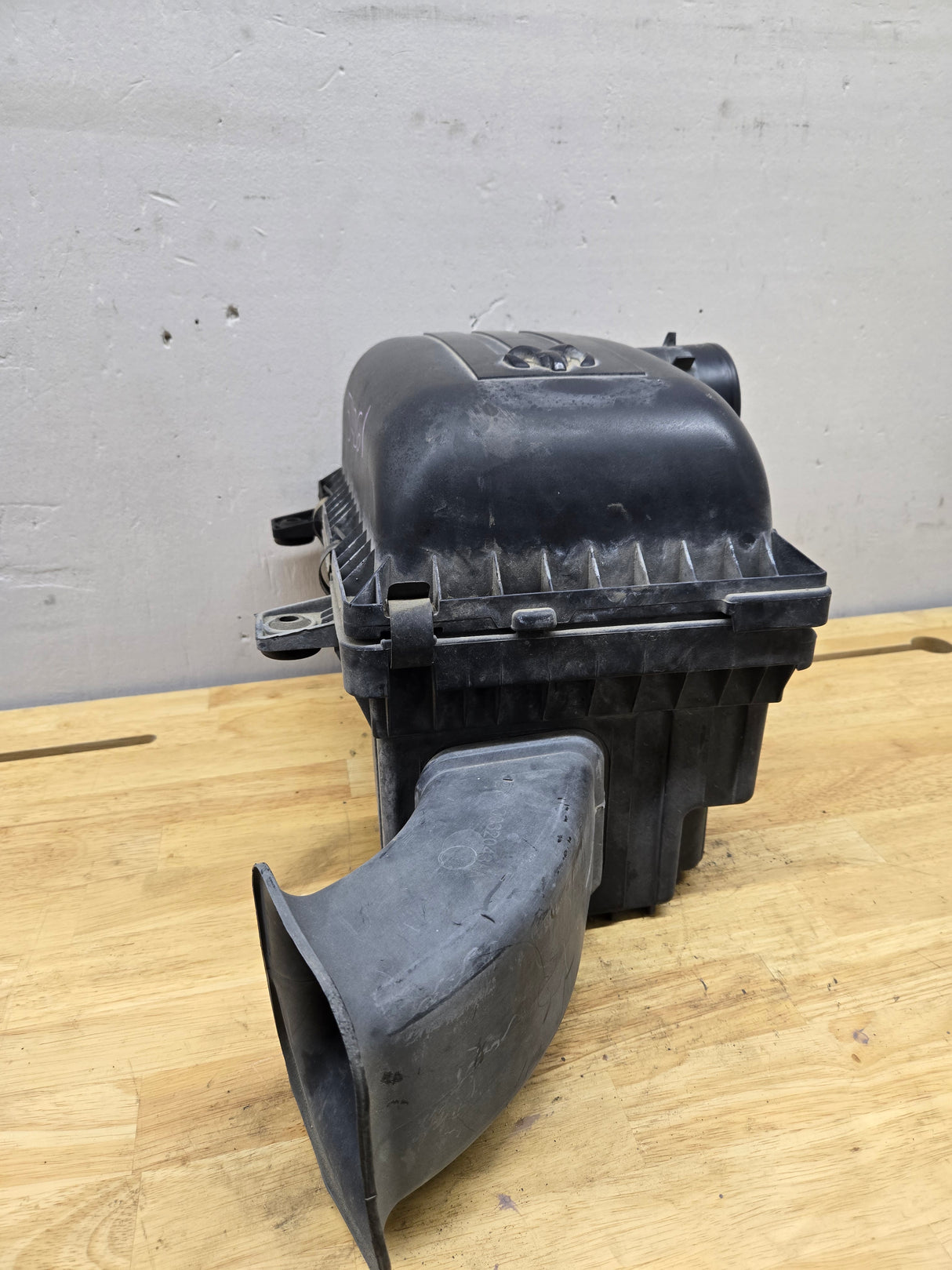 2004-2018 Dodge Ram 1500 2500 3500 Air Intake Box Cleaner