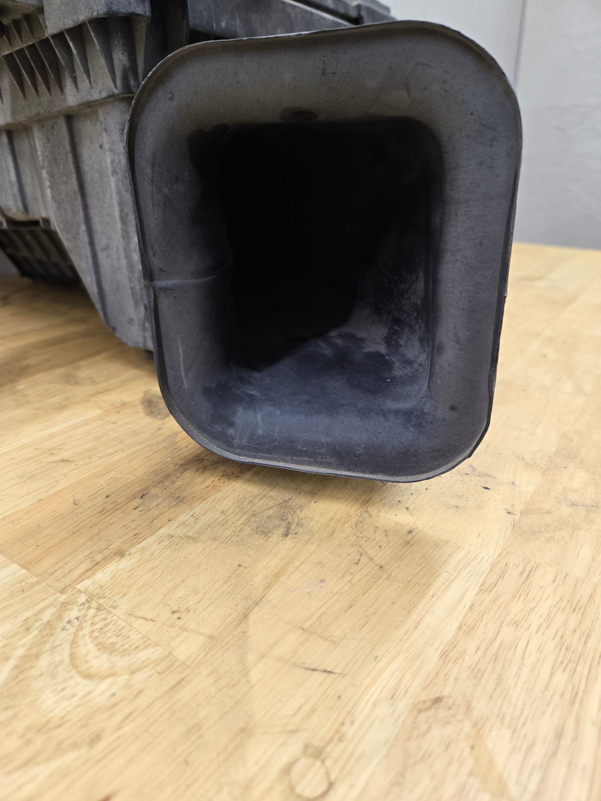 2004-2018 Dodge Ram 1500 2500 3500 Air Intake Box Cleaner