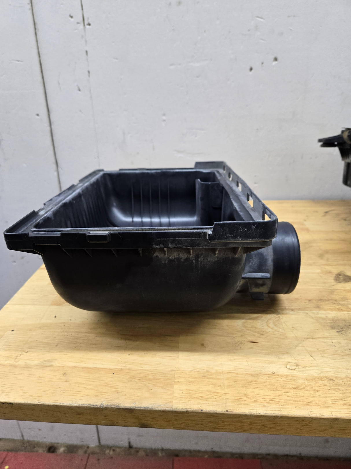 2004-2018 Dodge Ram 1500 2500 3500 Air Intake Box Cleaner