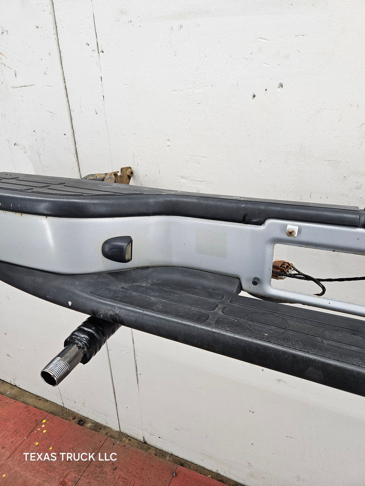 1999-2007 Chevrolet Silverado / GMC Sierra 1500 Rear Bumper