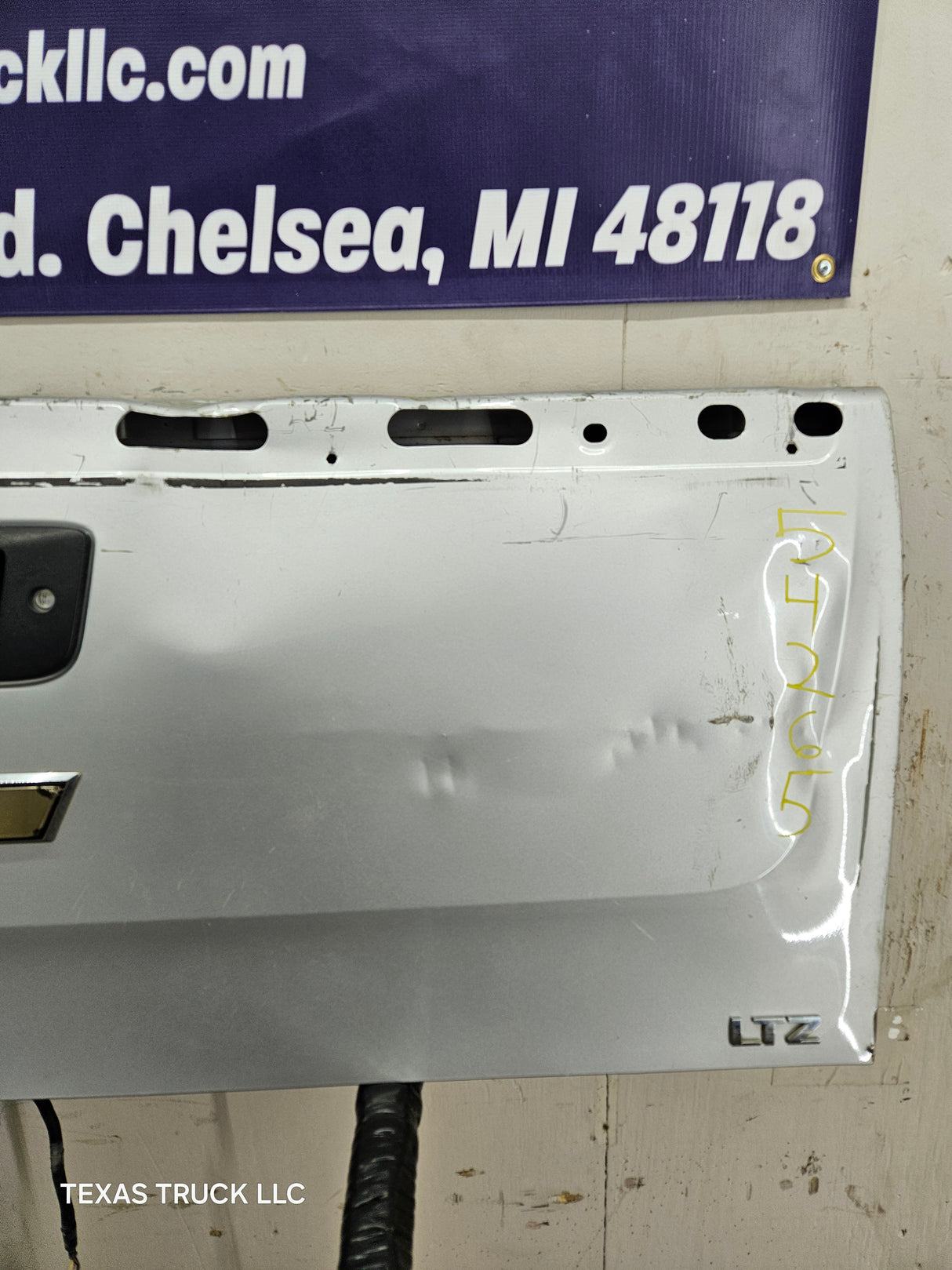 2007-2013 Chevrolet Silverado / GMC Sierra Tailgate 1500 2500 3500 HD