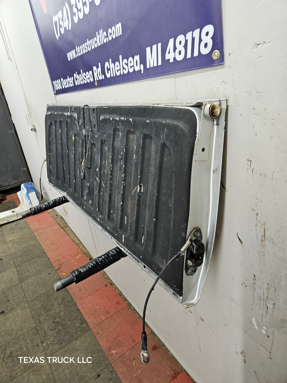 2007-2013 Chevrolet Silverado / GMC Sierra Tailgate 1500 2500 3500 HD