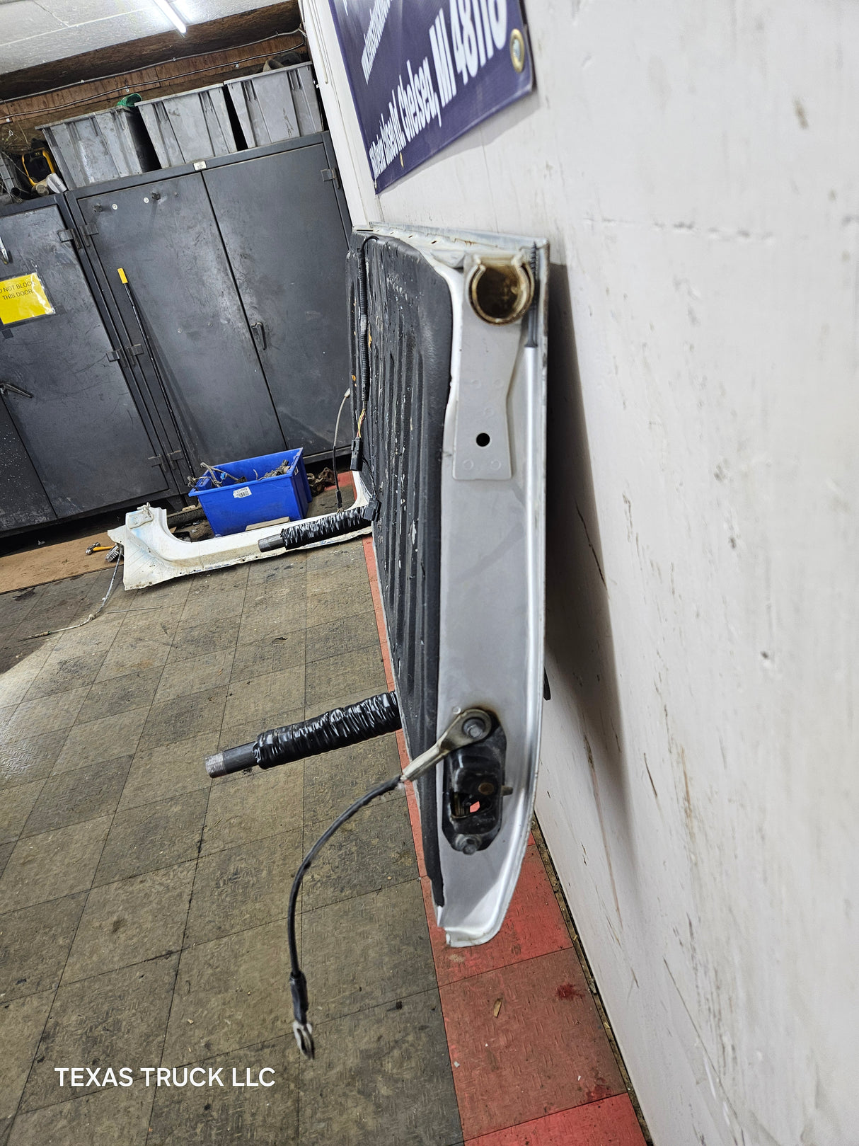 2007-2013 Chevrolet Silverado / GMC Sierra Tailgate 1500 2500 3500 HD