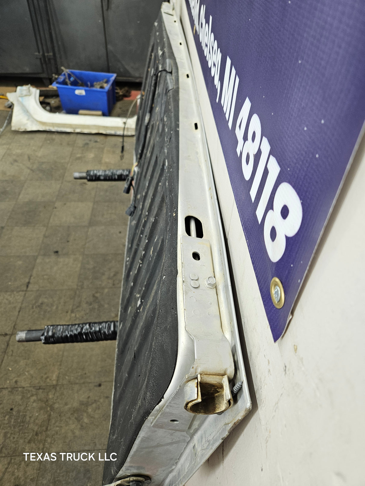 2007-2013 Chevrolet Silverado / GMC Sierra Tailgate 1500 2500 3500 HD