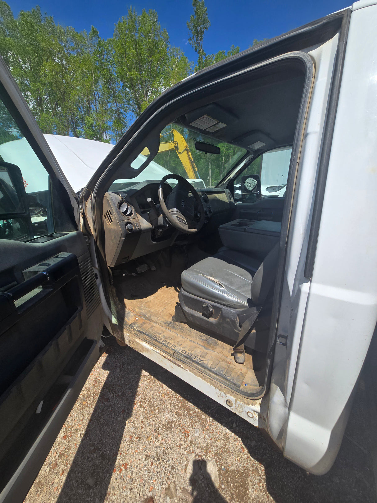 2012 Ford F-350 Super Duty Regular Cab, Cab and Chassis 6.7L Power Stroke 4x4 Dual Rear Wheel - FULL PART OUT