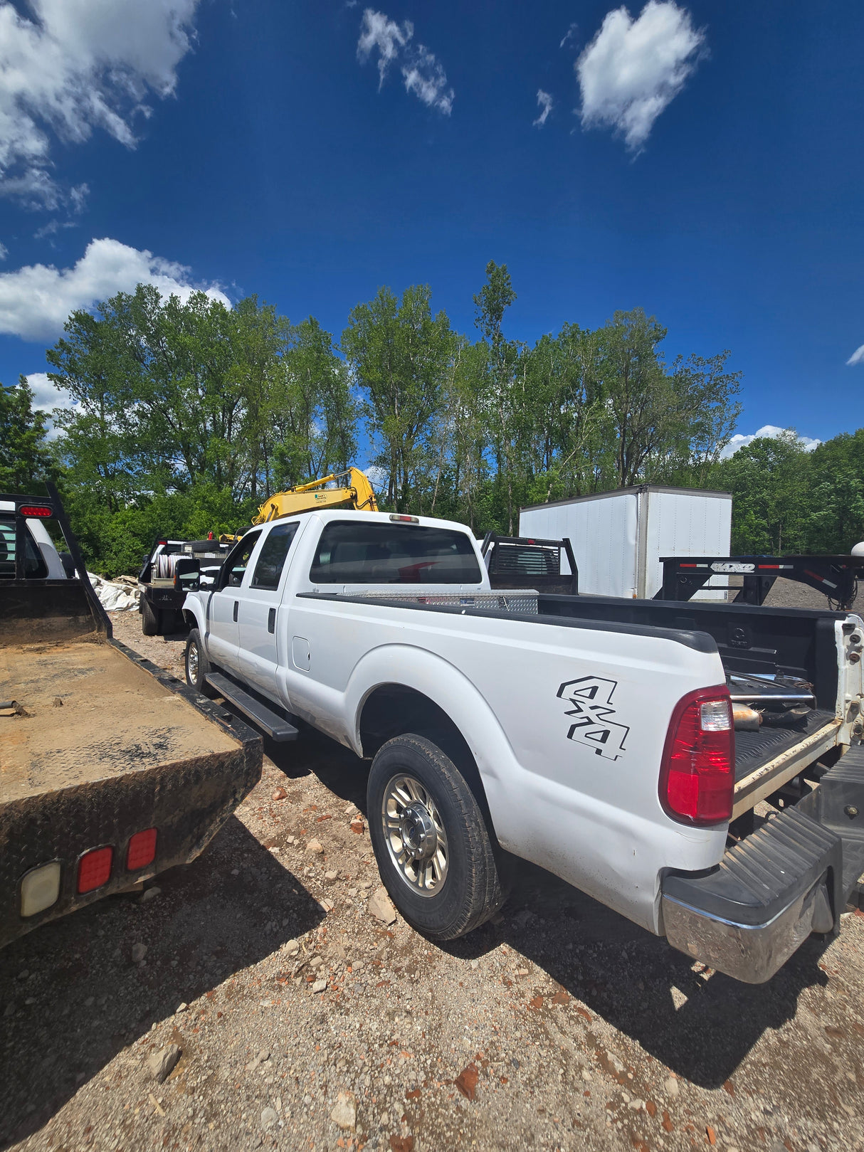 2011 Ford F-250 Super Duty Crew Cab Long Bed 8' 4x4 6.2L Gas - FULL PART OUT