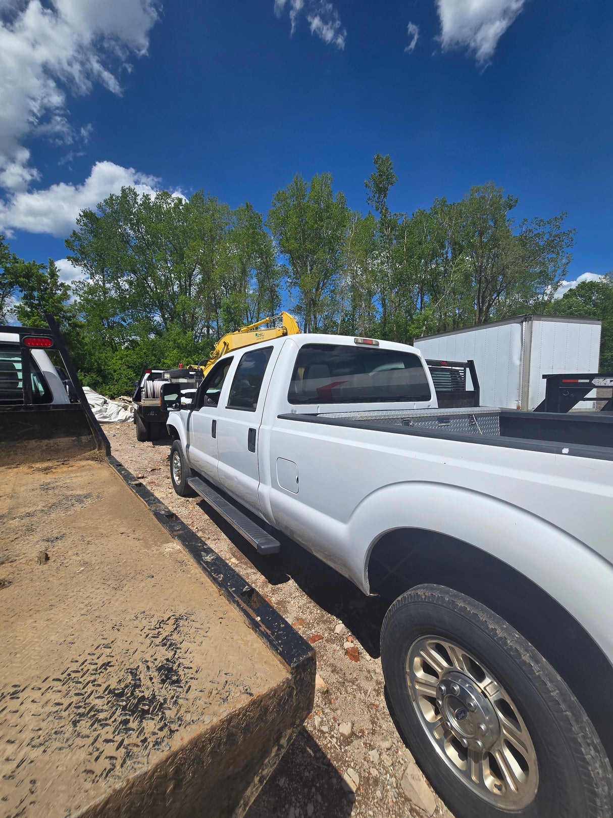 2011 Ford F-250 Super Duty Crew Cab Long Bed 8' 4x4 6.2L Gas - FULL PART OUT