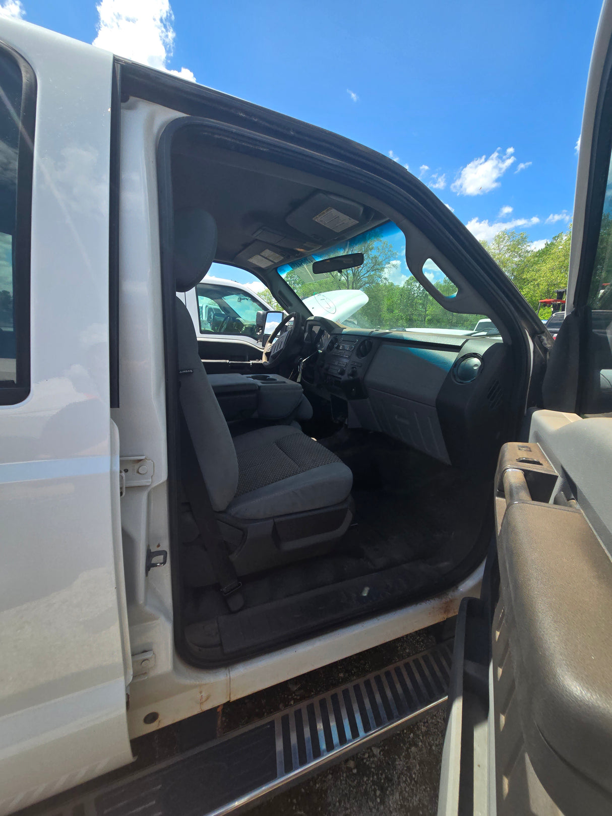 2011 Ford F-250 Super Duty Crew Cab Long Bed 8' 4x4 6.2L Gas - FULL PART OUT