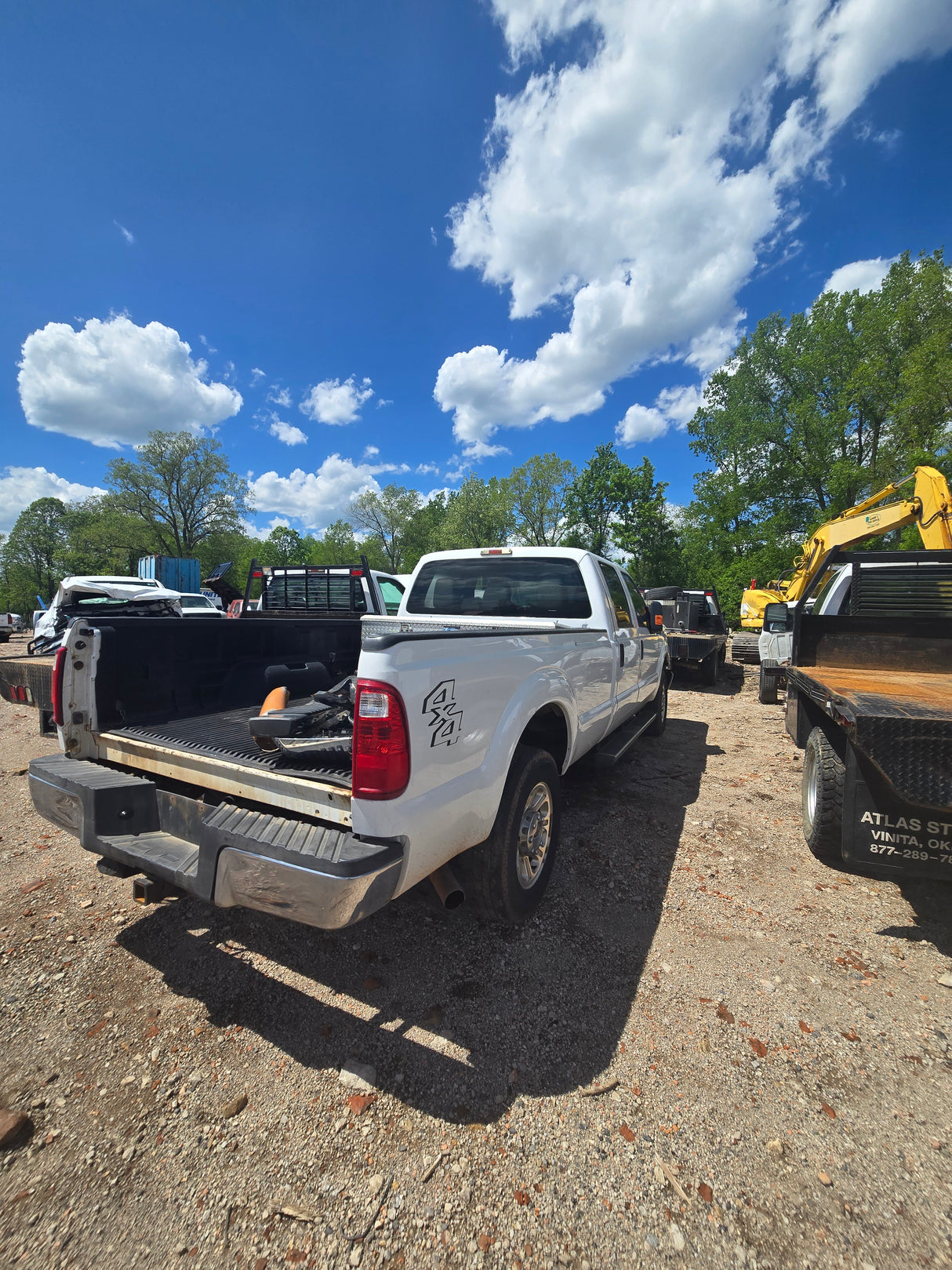 2011 Ford F-250 Super Duty Crew Cab Long Bed 8' 4x4 6.2L Gas - FULL PART OUT