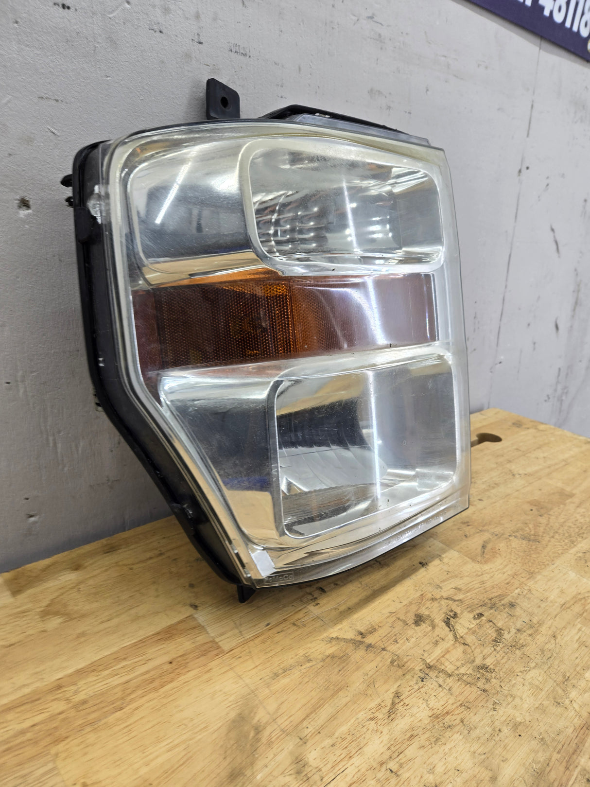 2008-2010 Ford Super Duty F250 F350 F450 F550 RH Passenger Side Composite Head Light 8C24-13005-A
