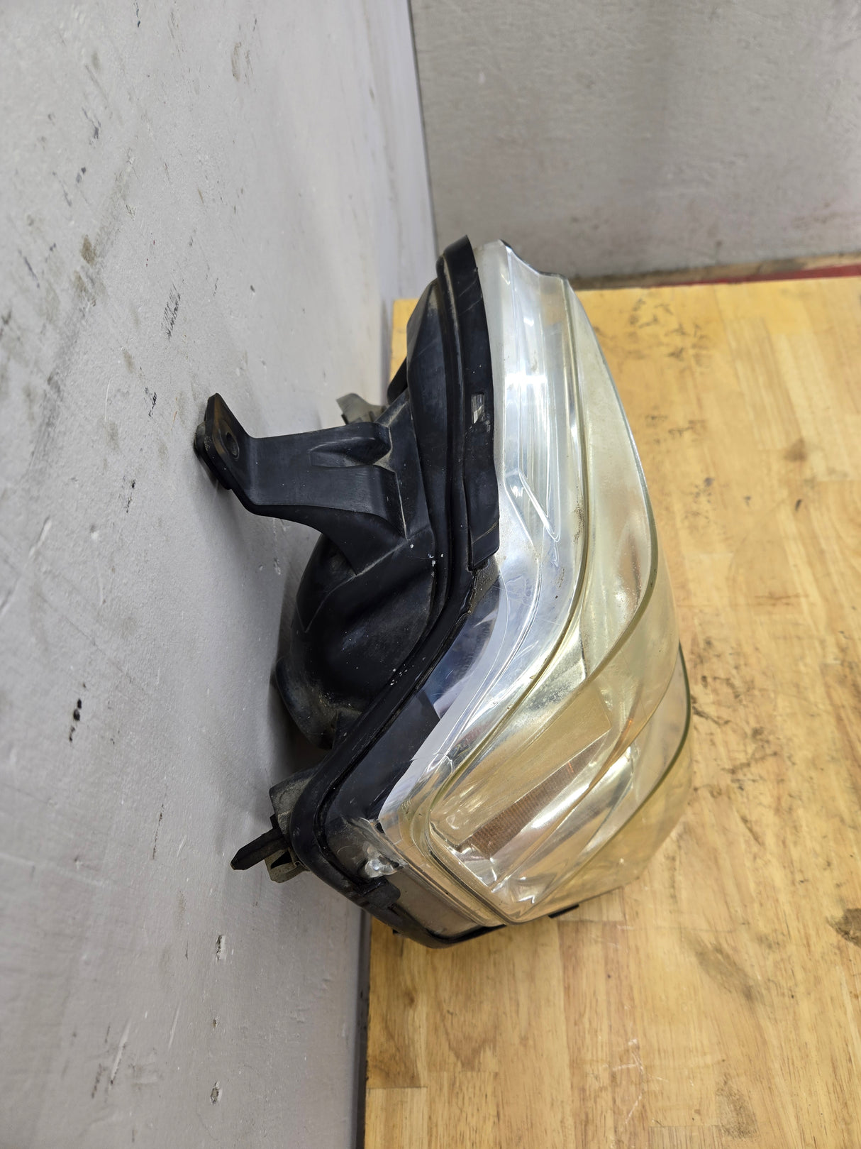 2008-2010 Ford Super Duty F250 F350 F450 F550 RH Passenger Side Composite Head Light 8C24-13005-A