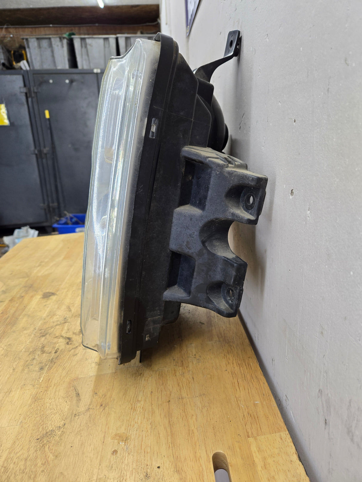 2008-2010 Ford Super Duty F250 F350 F450 F550 RH Passenger Side Composite Head Light 8C24-13005-A