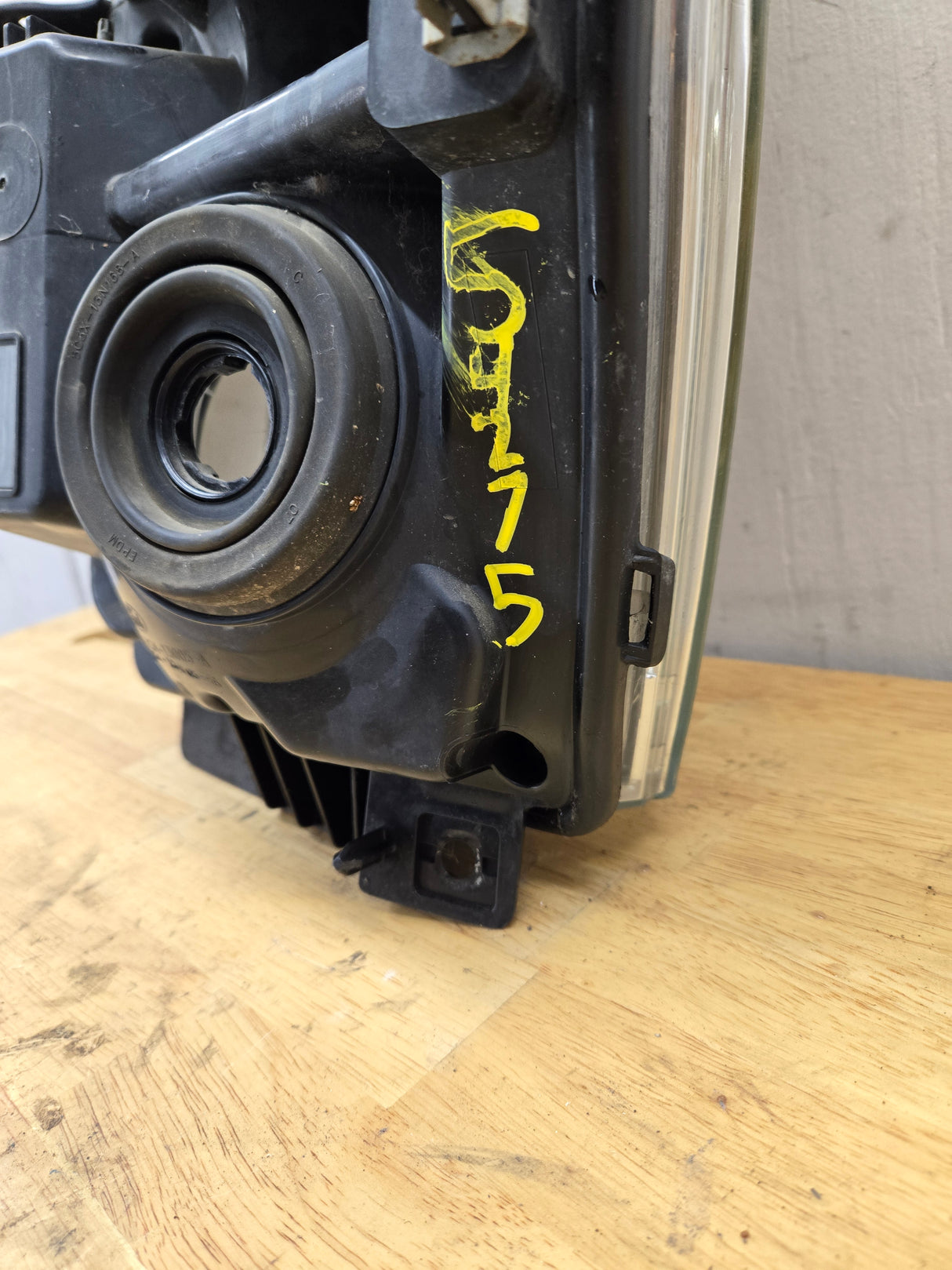 2008-2010 Ford Super Duty F250 F350 F450 F550 RH Passenger Side Composite Head Light 8C24-13005-A